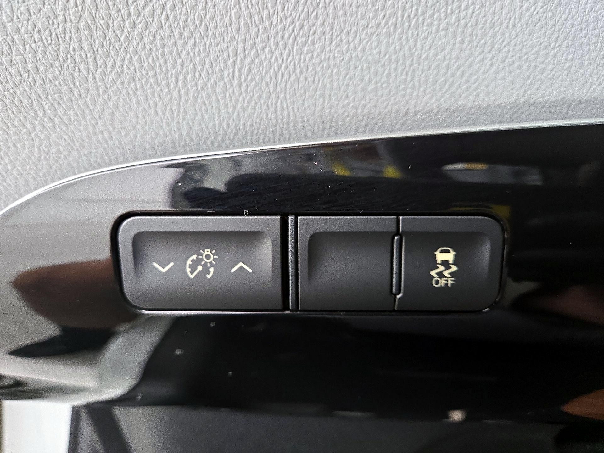 Thumbnail: 2016 Toyota Prius - 13