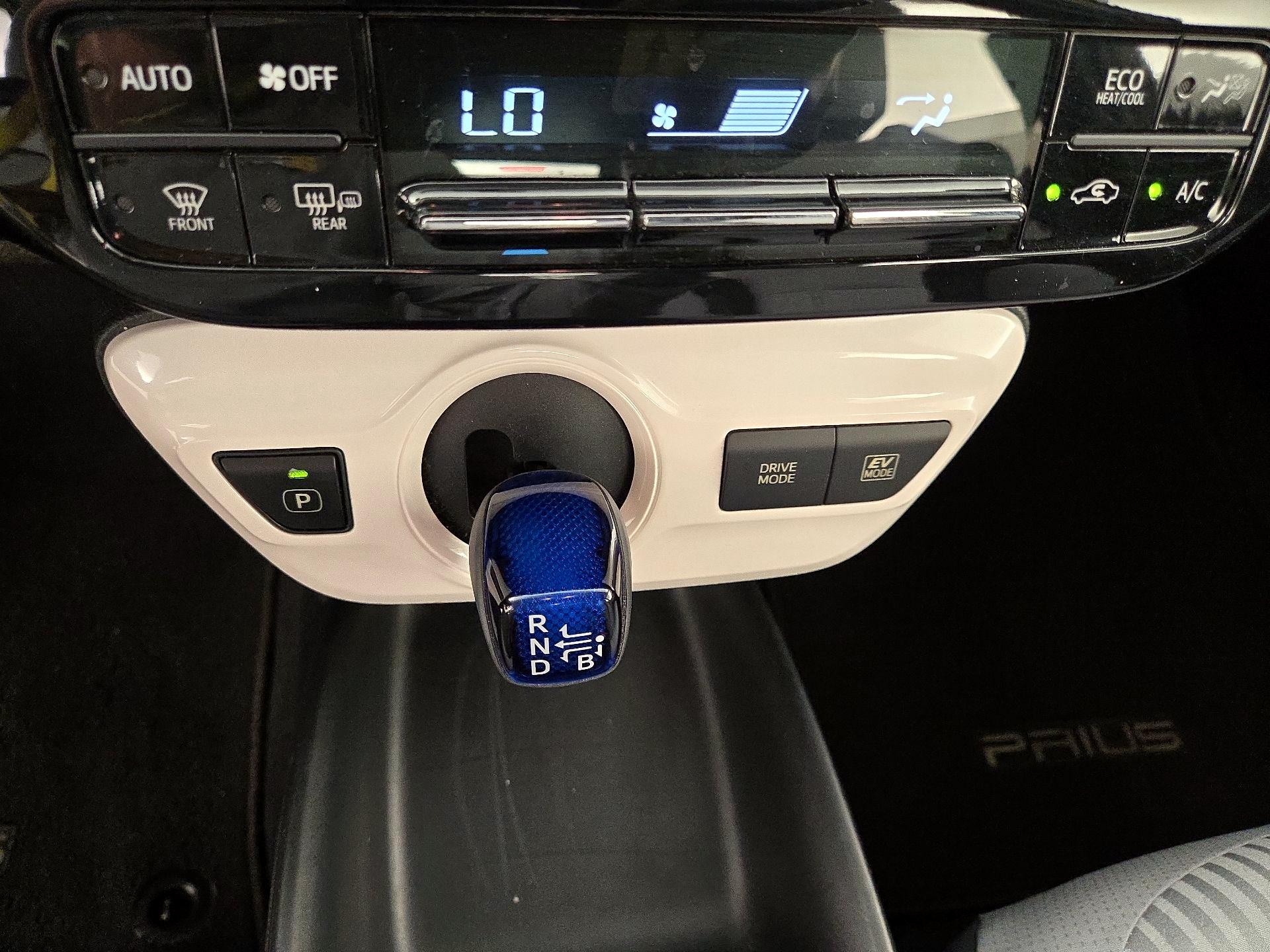 Thumbnail: 2016 Toyota Prius - 16