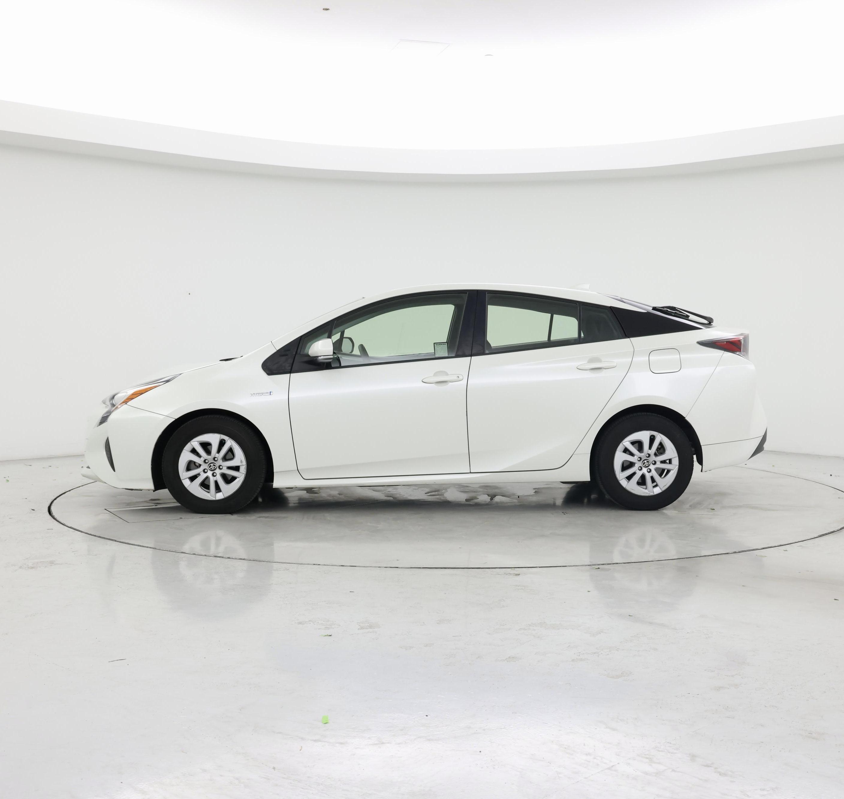 Thumbnail: 2016 Toyota Prius - 3