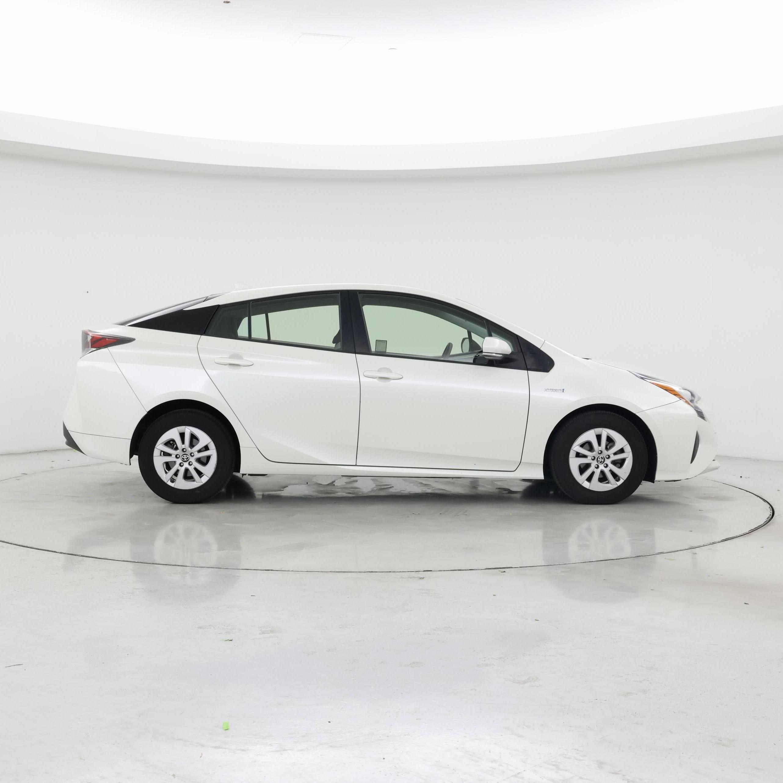 Thumbnail: 2016 Toyota Prius - 7