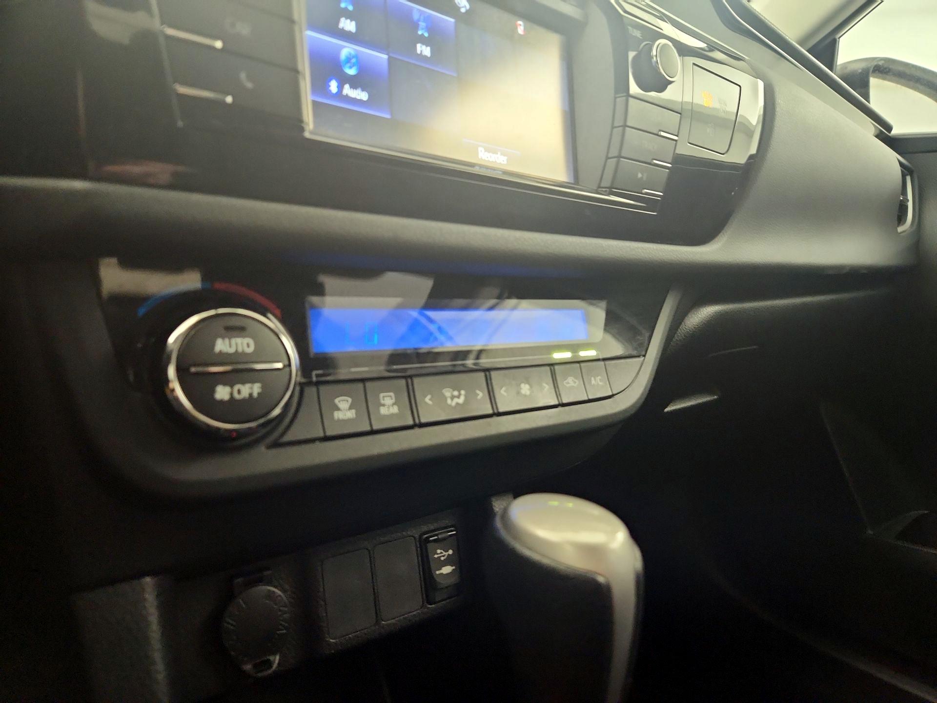 Thumbnail: 2016 Toyota Corolla - 16