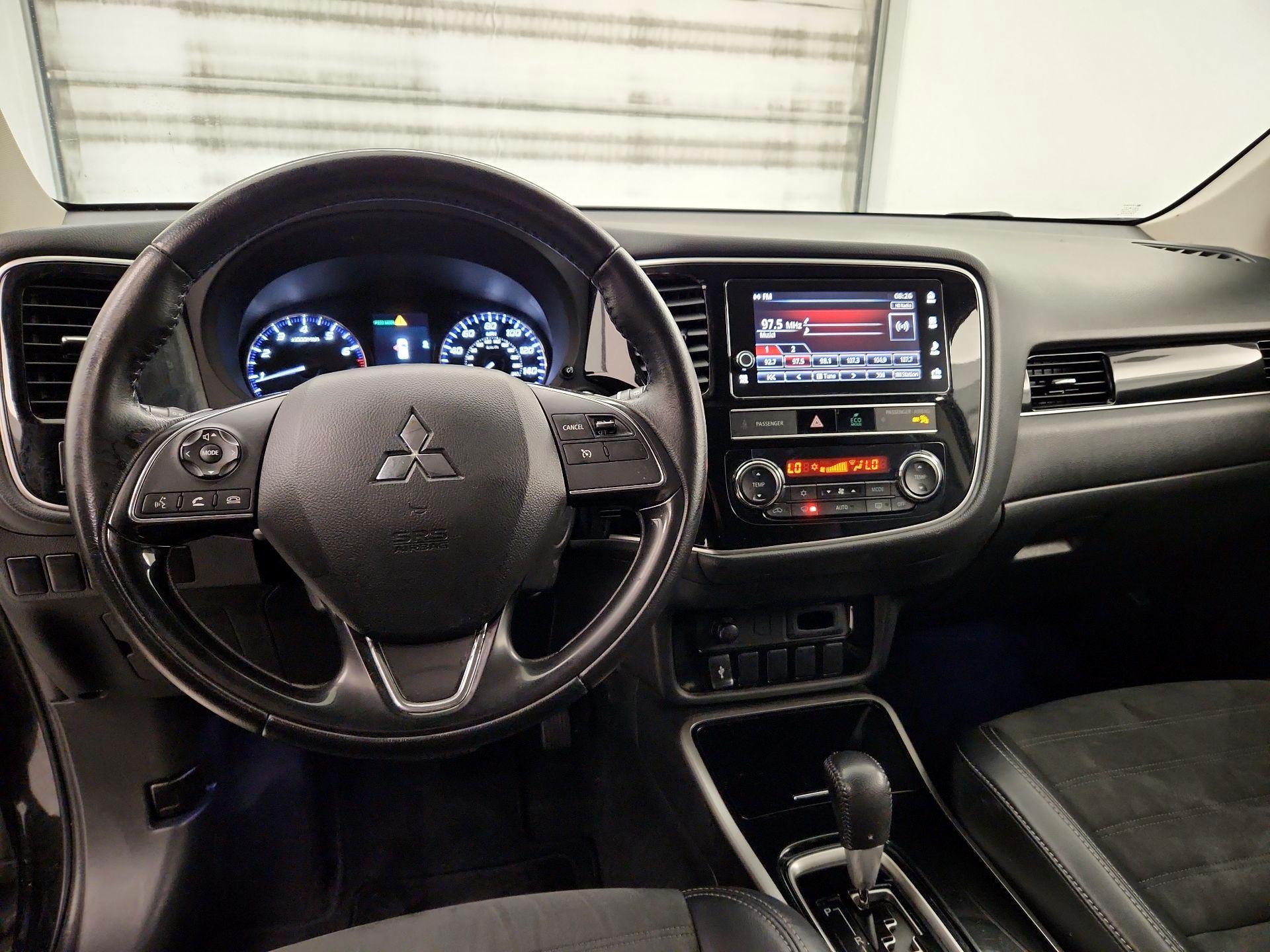 Thumbnail: 2019 Mitsubishi Outlander - 9