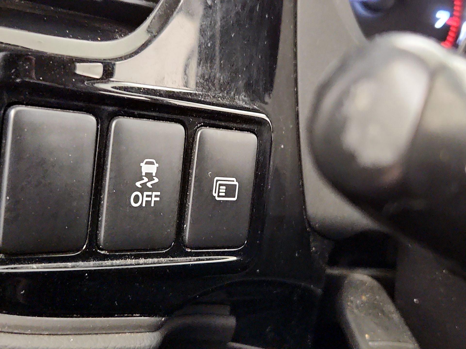 Thumbnail: 2019 Mitsubishi Outlander - 13