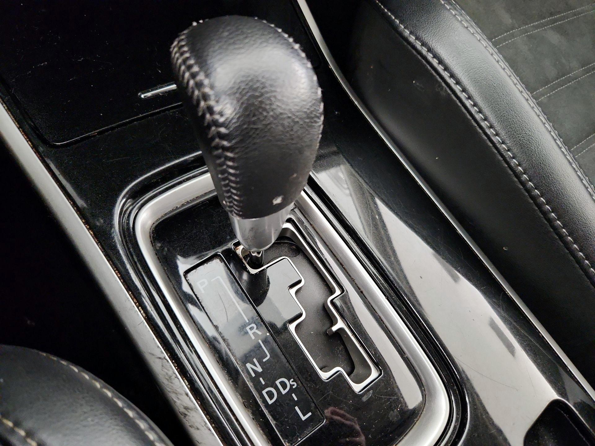 Thumbnail: 2019 Mitsubishi Outlander - 17