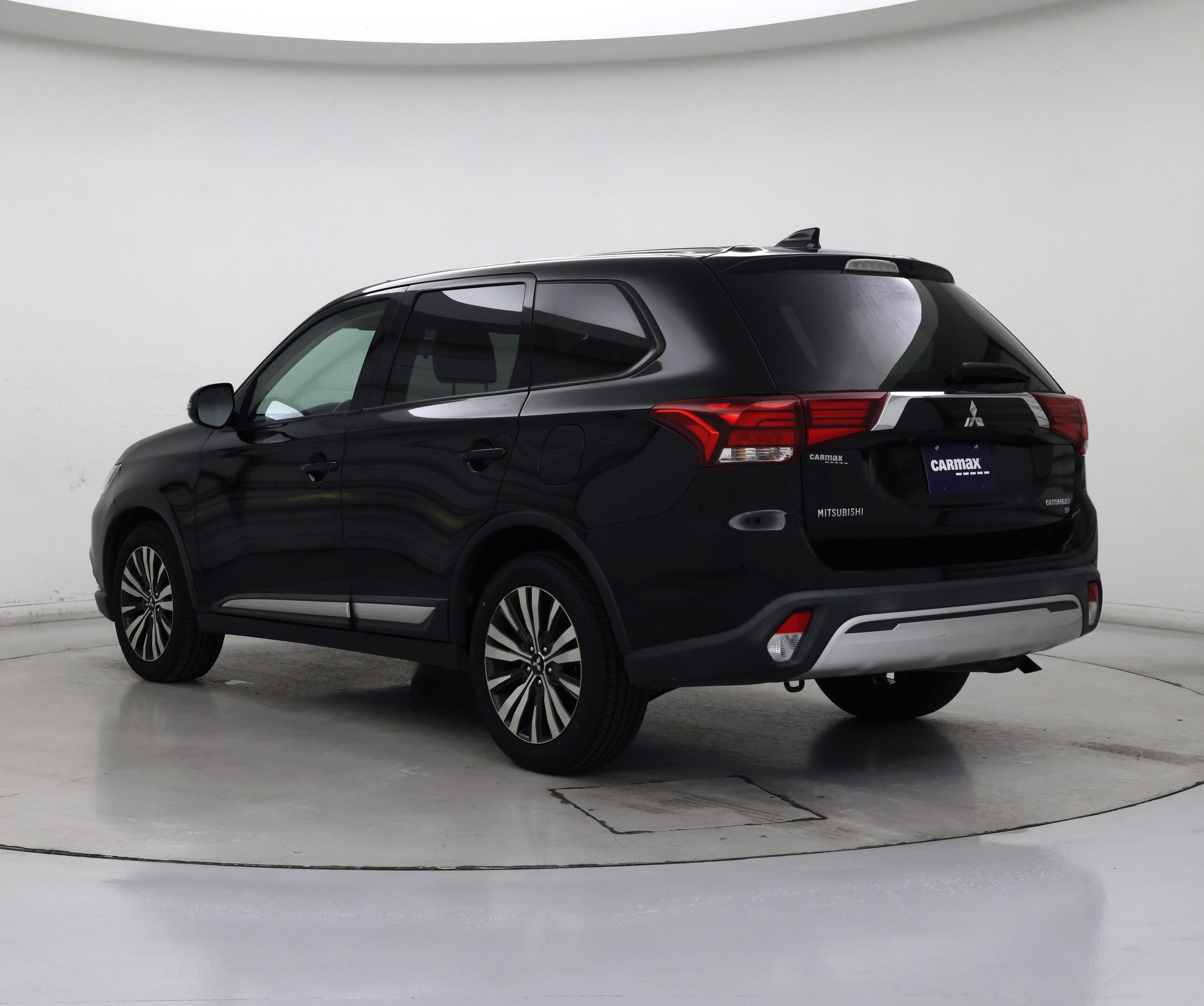 Thumbnail: 2019 Mitsubishi Outlander - 2
