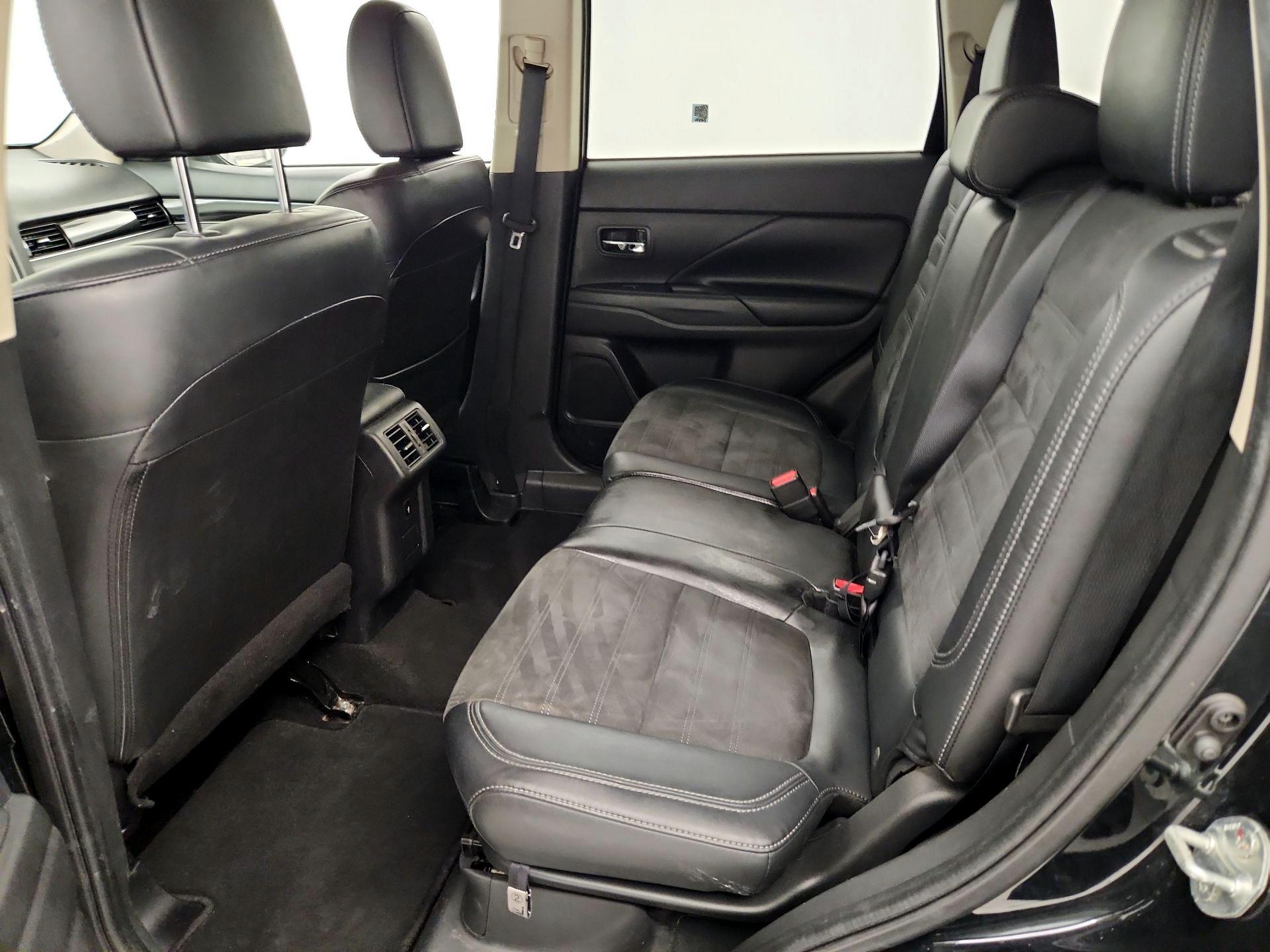 Thumbnail: 2019 Mitsubishi Outlander - 19