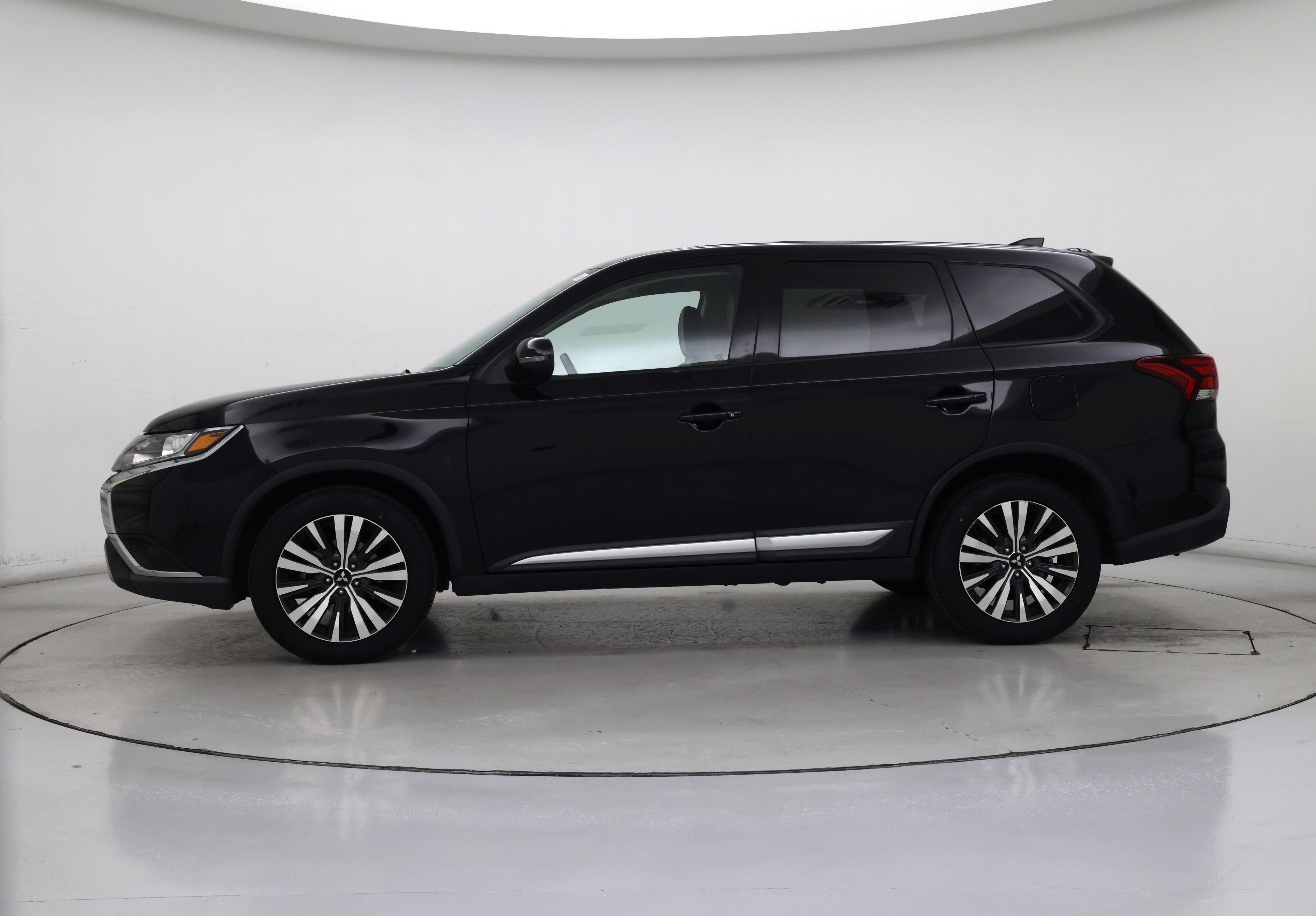 Thumbnail: 2019 Mitsubishi Outlander - 3
