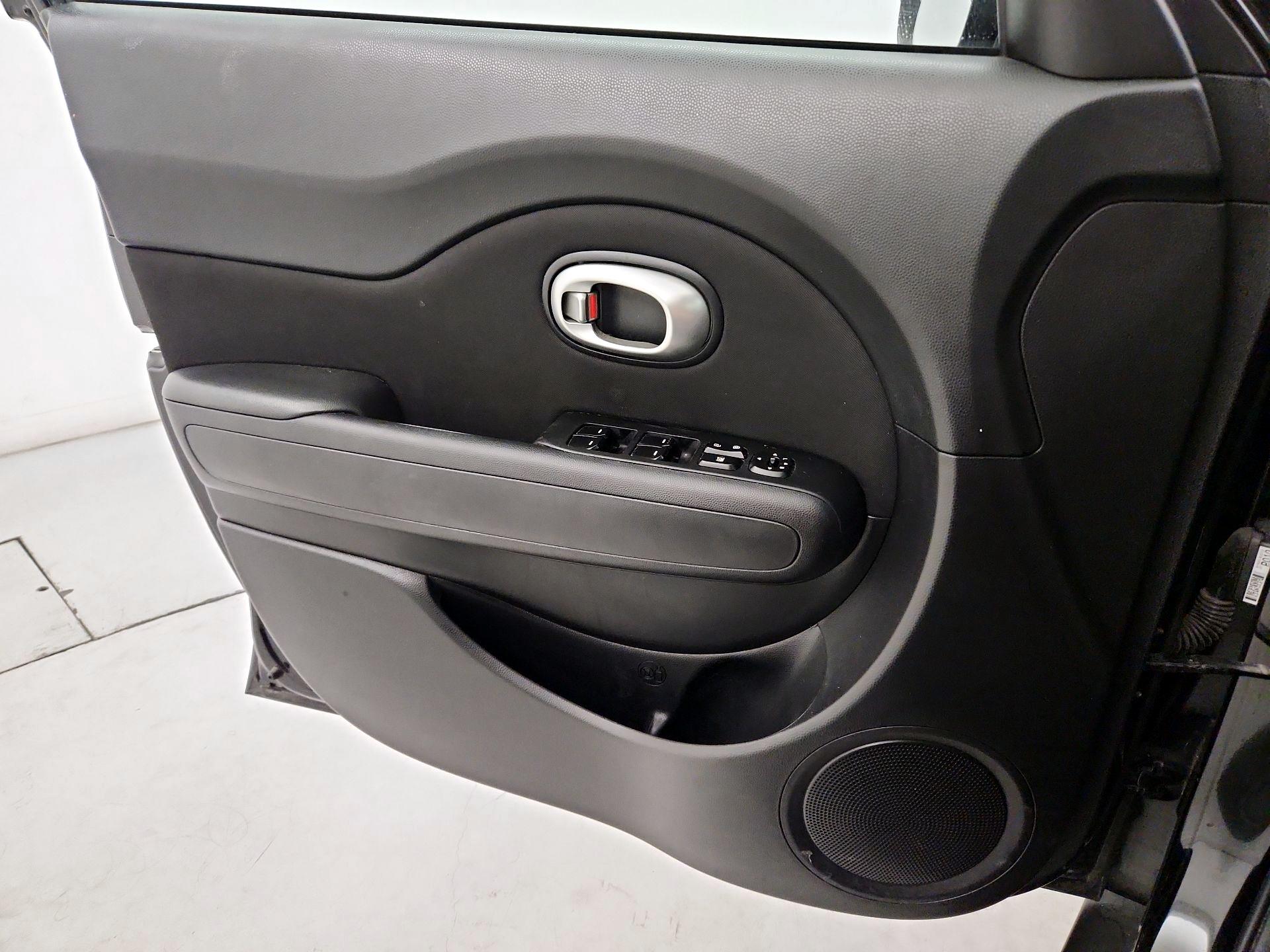 Thumbnail: 2015 Kia Soul - 12