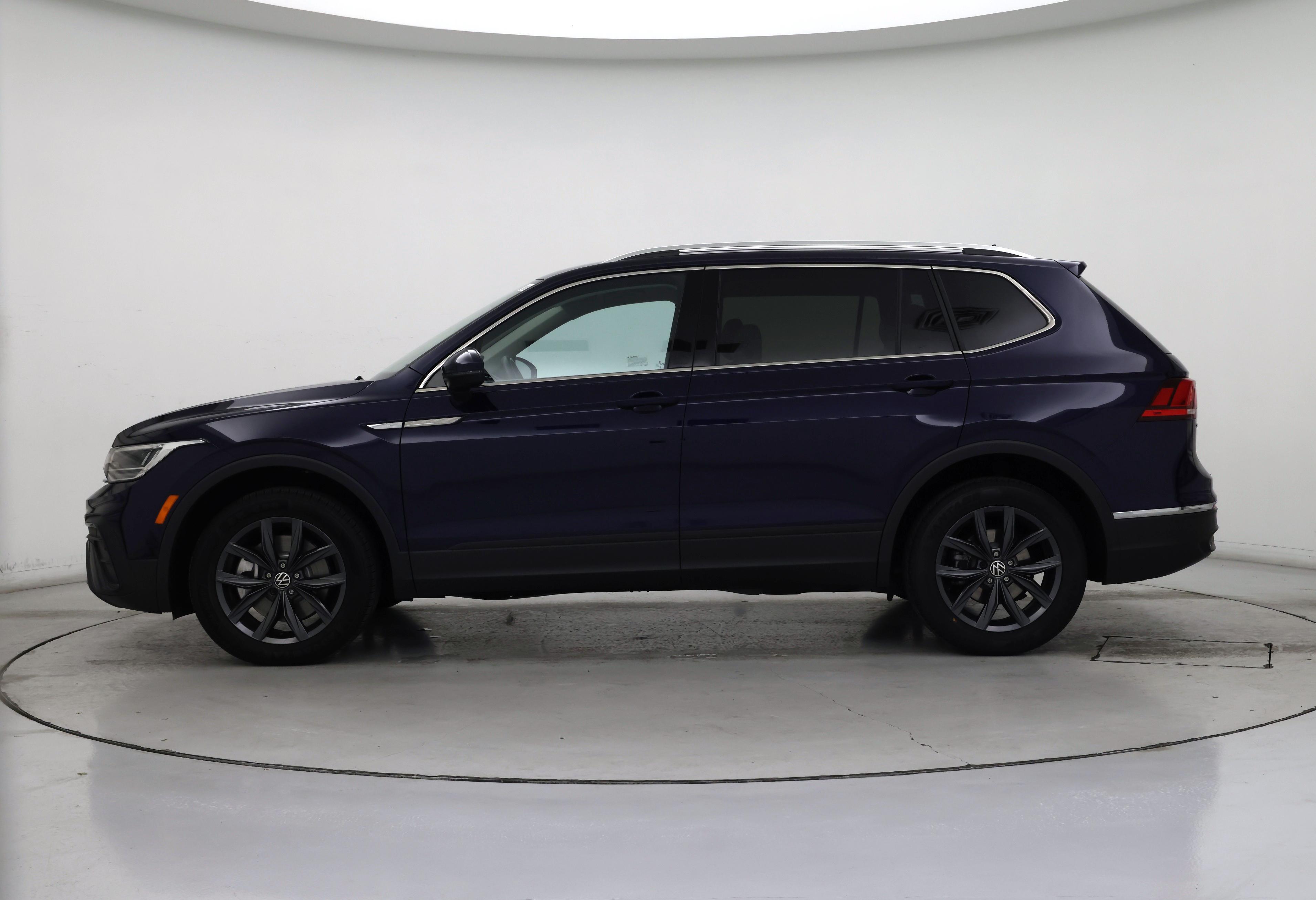 Thumbnail: 2023 Volkswagen Tiguan - 3