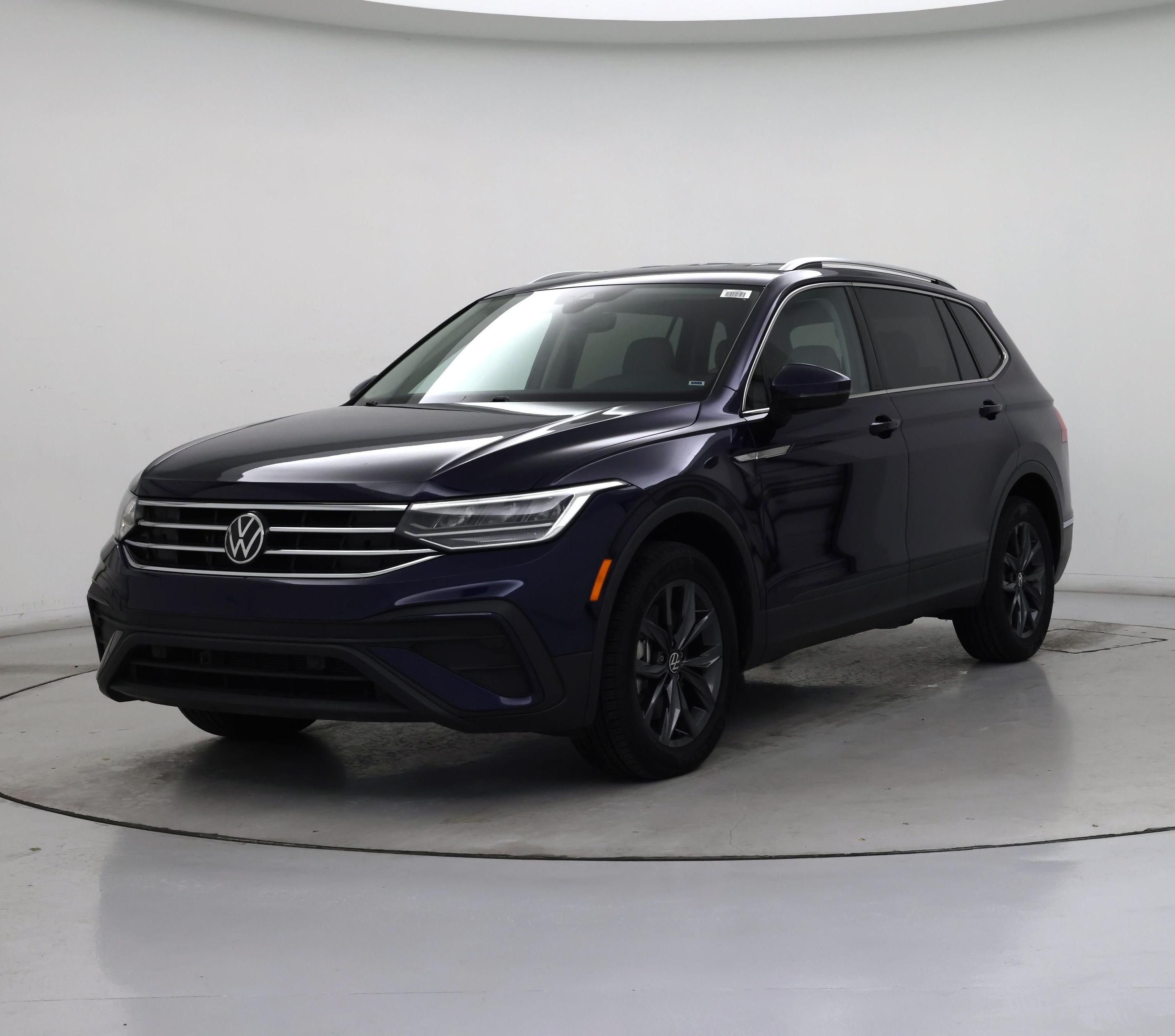 Thumbnail: 2023 Volkswagen Tiguan - 4