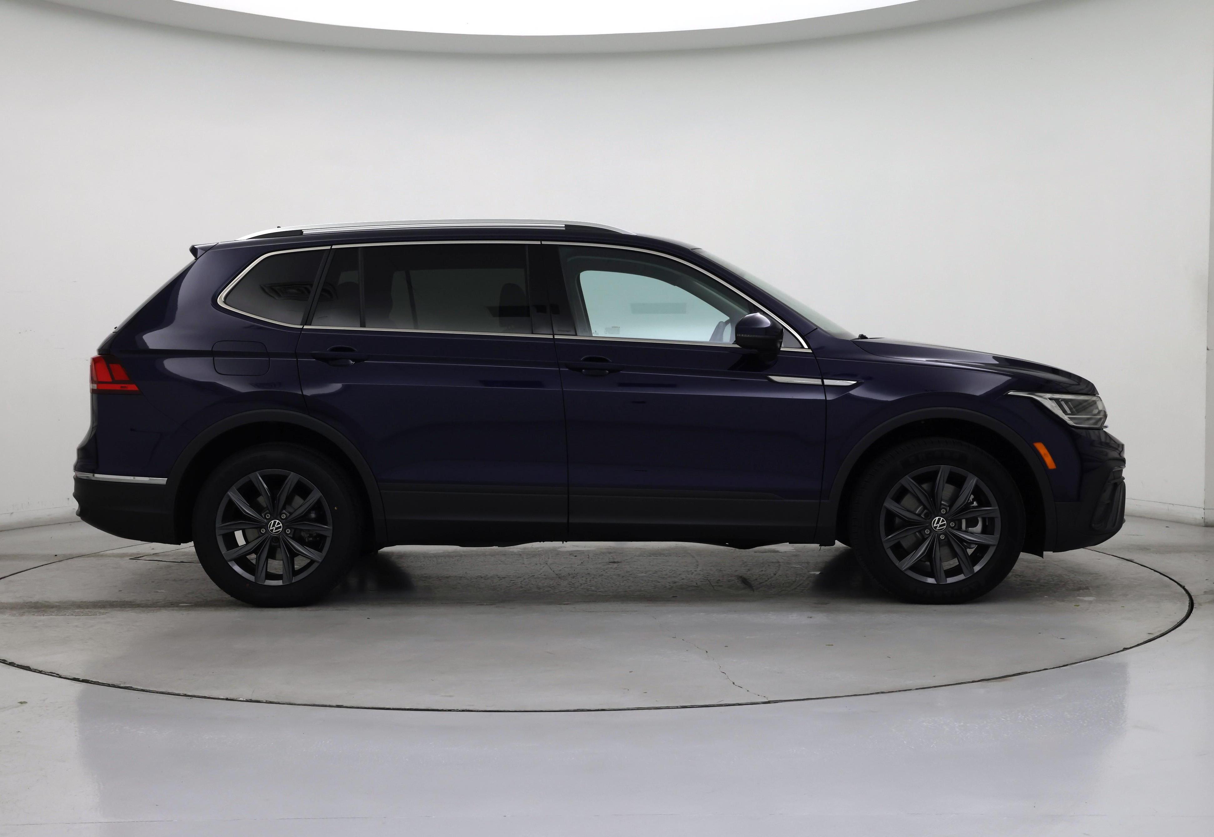 Thumbnail: 2023 Volkswagen Tiguan - 7