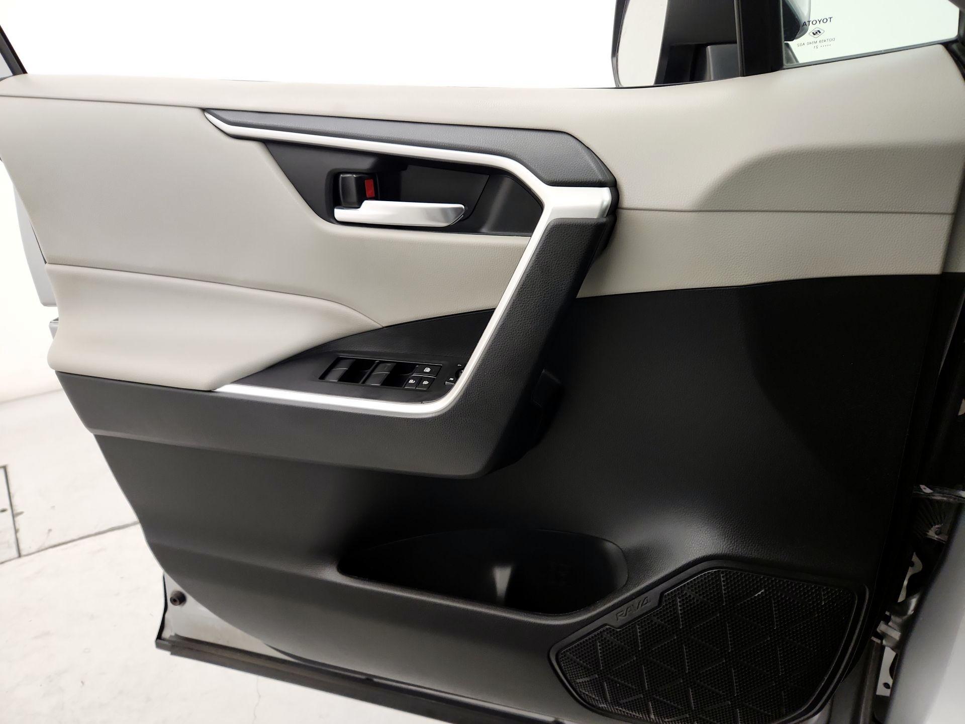Thumbnail: 2021 Toyota RAV4 - 12