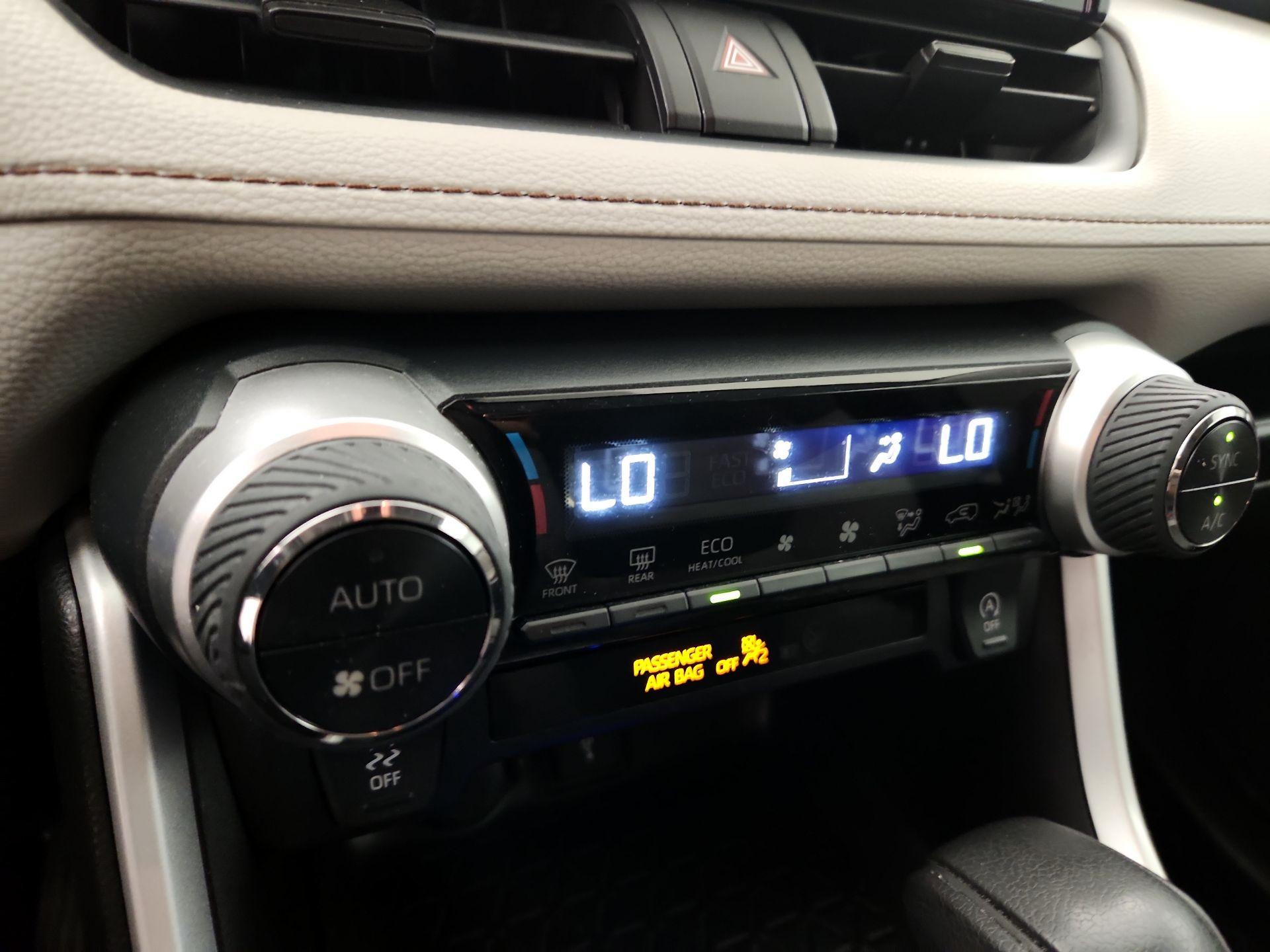 Thumbnail: 2021 Toyota RAV4 - 16