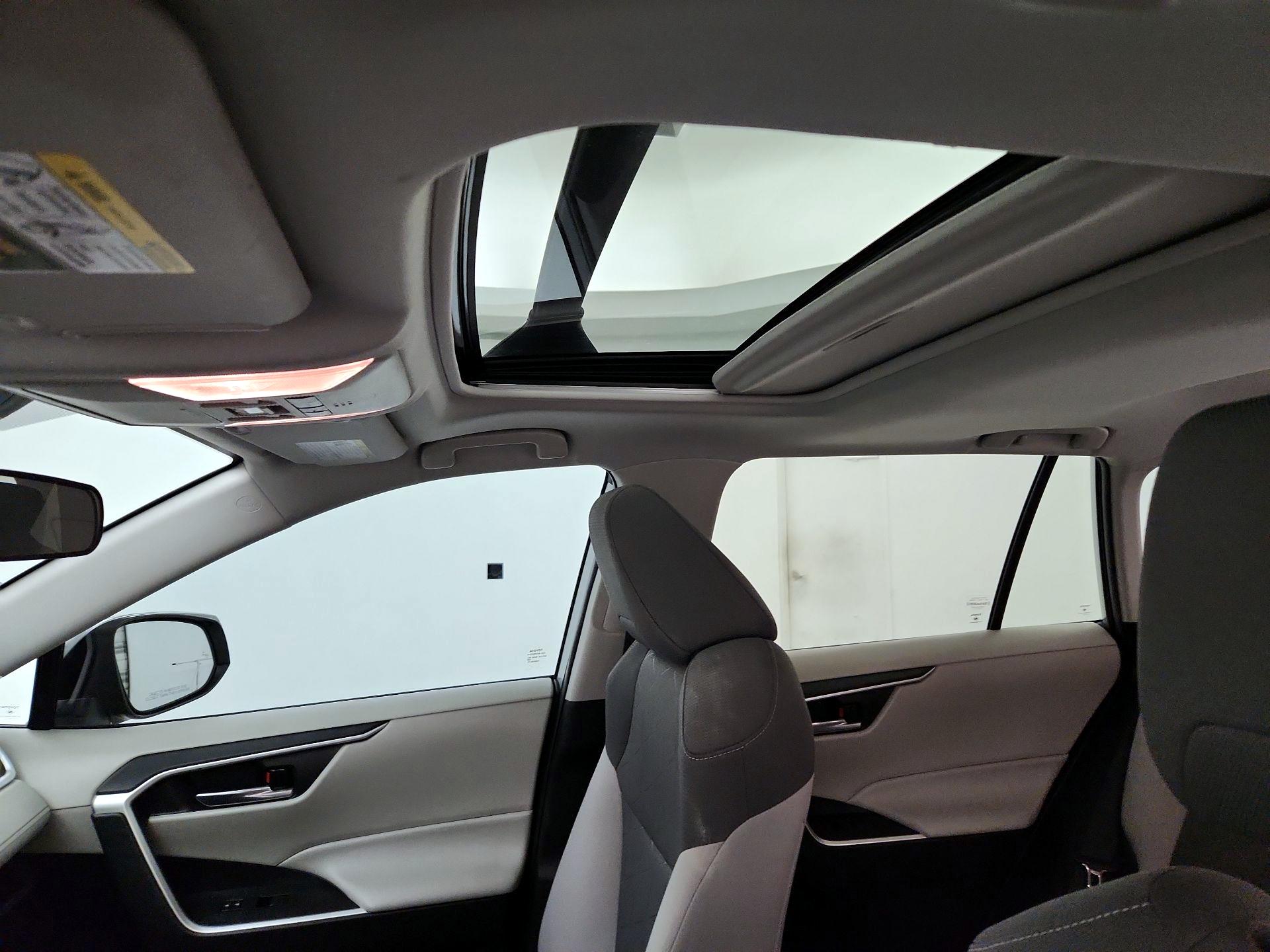 Thumbnail: 2021 Toyota RAV4 - 19