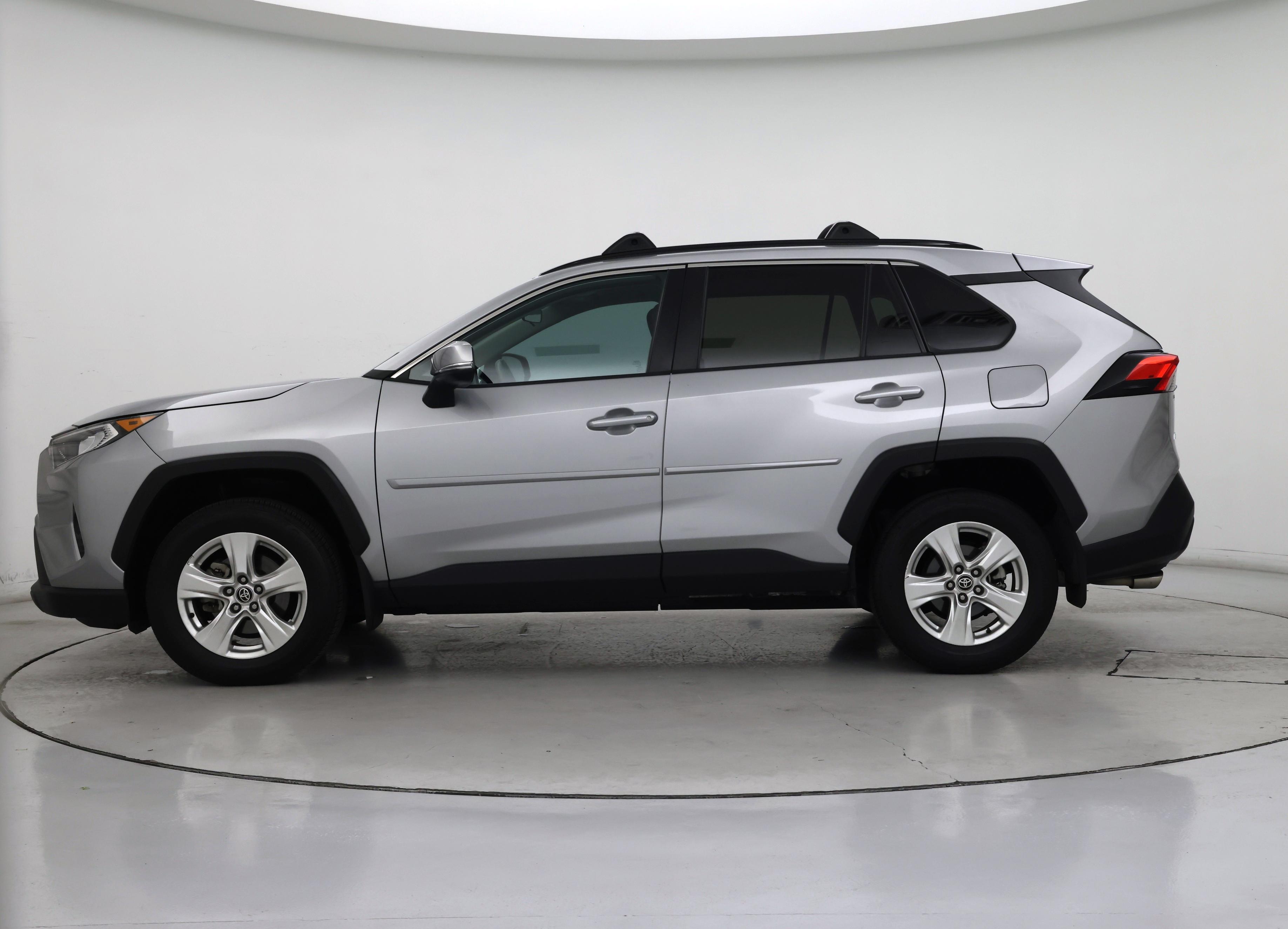 Thumbnail: 2021 Toyota RAV4 - 3