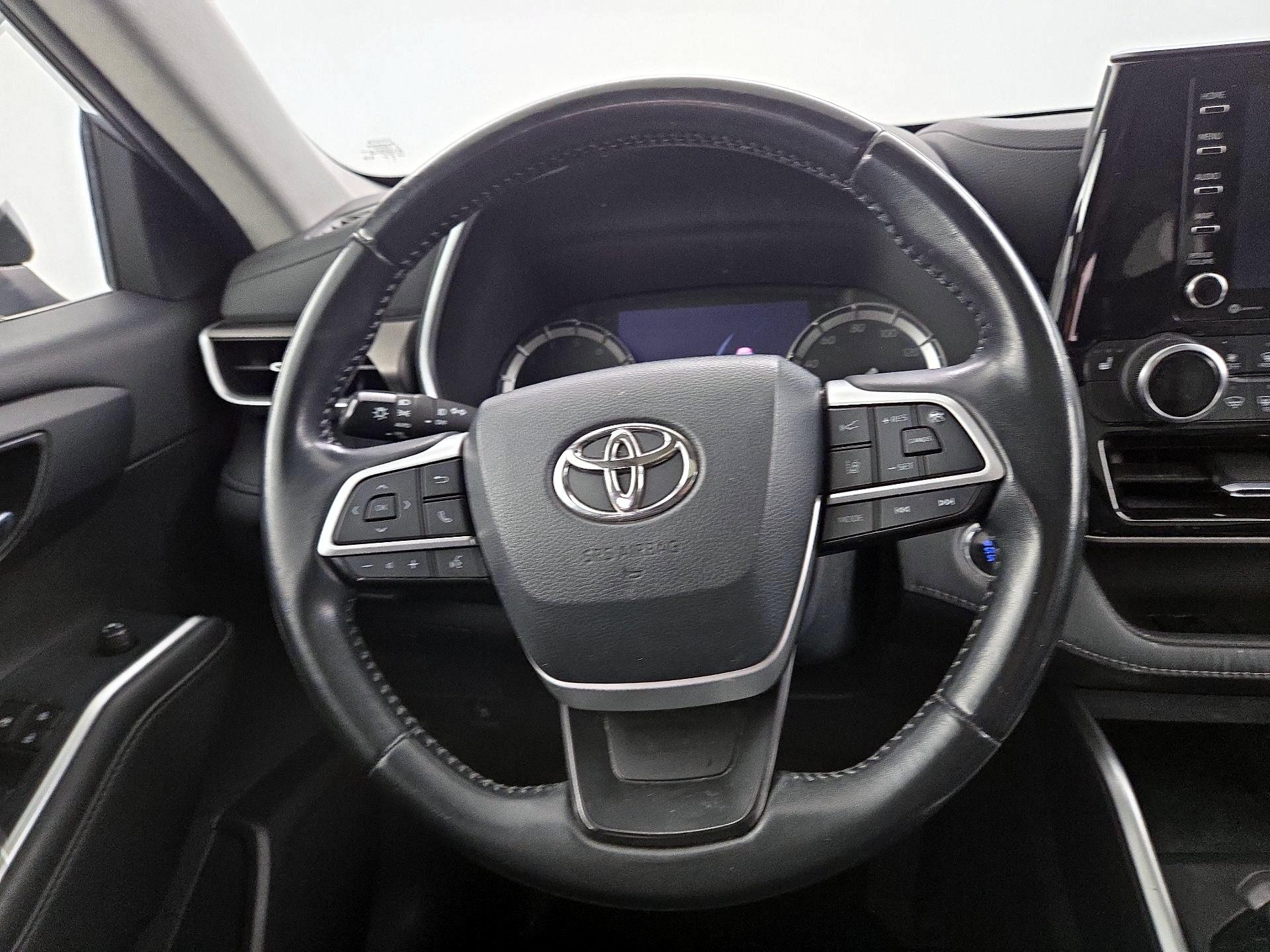 Thumbnail: 2022 Toyota Highlander - 10