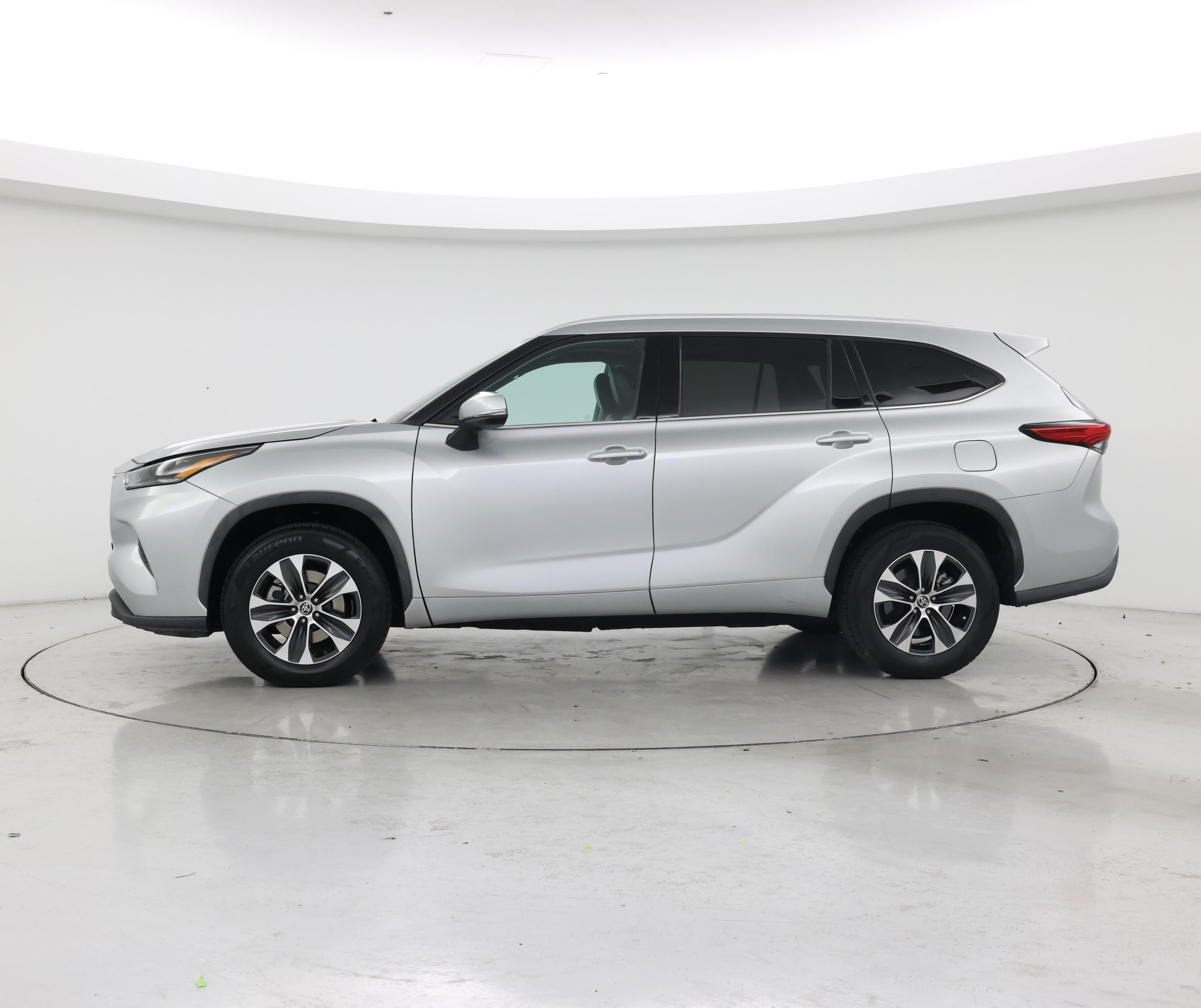 Thumbnail: 2022 Toyota Highlander - 3