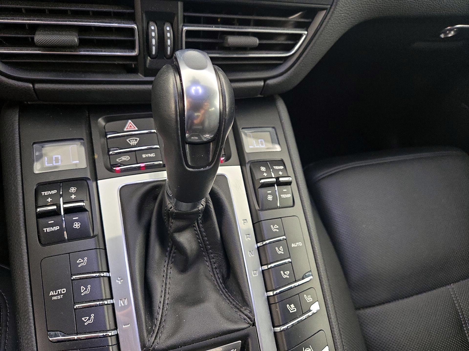 Thumbnail: 2021 Porsche Macan - 18