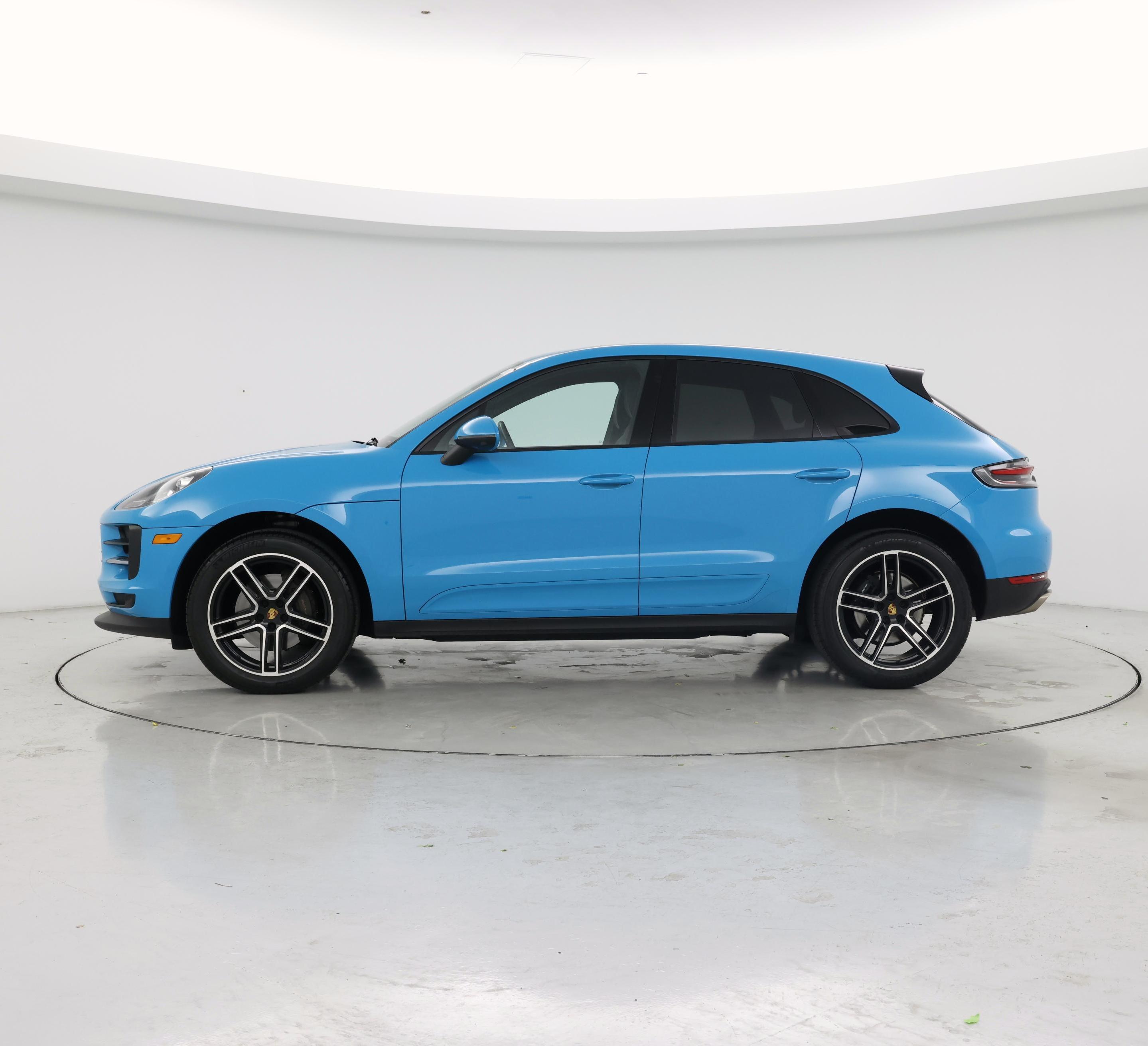 Thumbnail: 2021 Porsche Macan - 3
