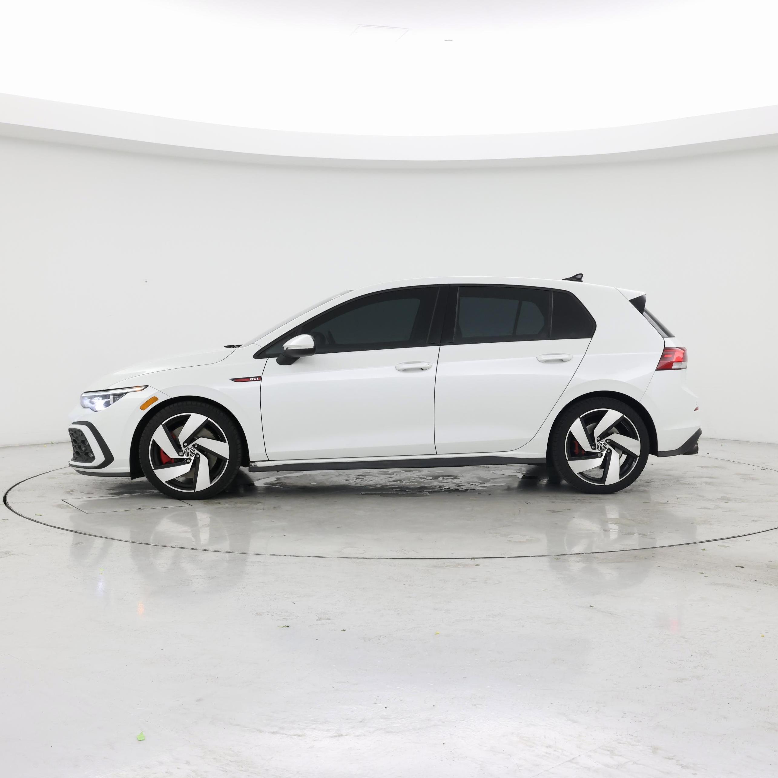 Thumbnail: 2023 Volkswagen Golf - 3