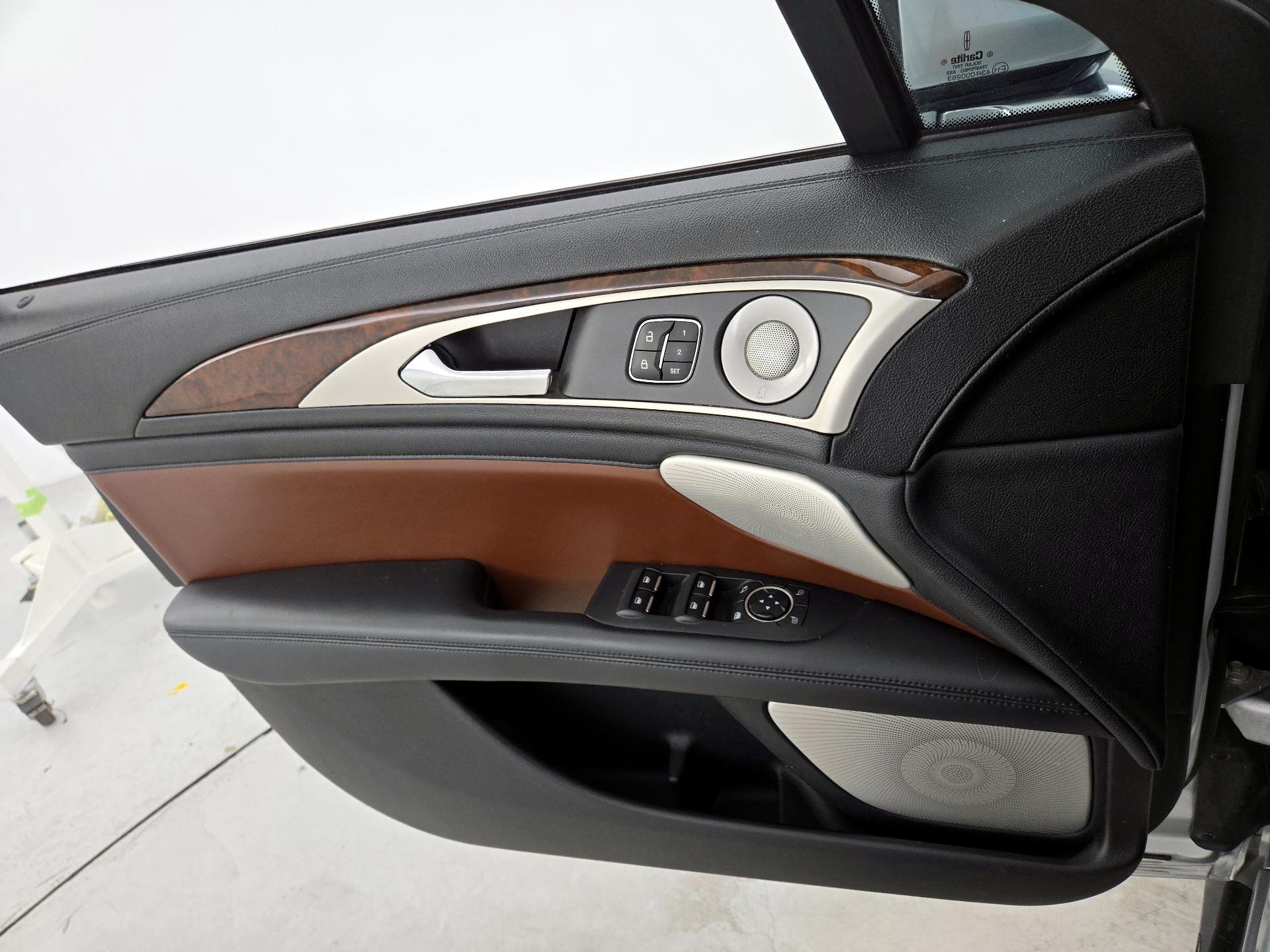 Thumbnail: 2018 Lincoln MKZ - 12