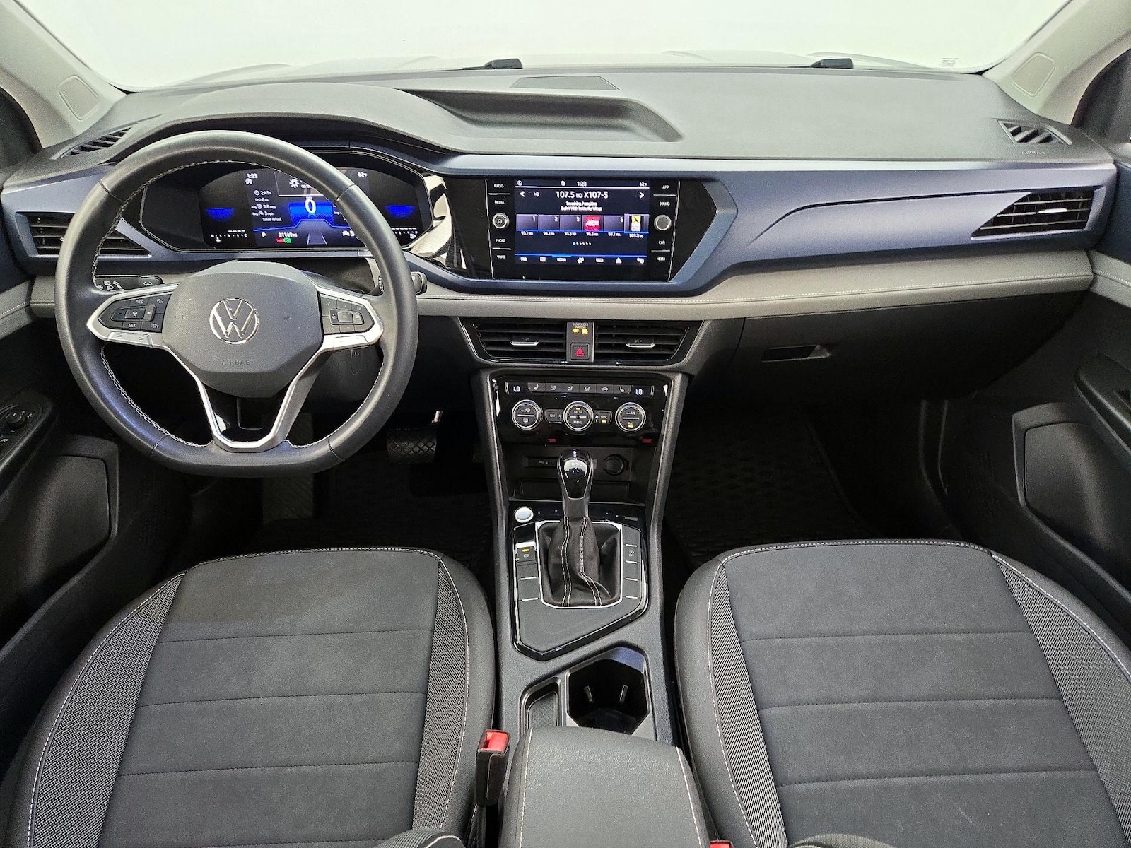 2024 Volkswagen Taos SE - Photo 10