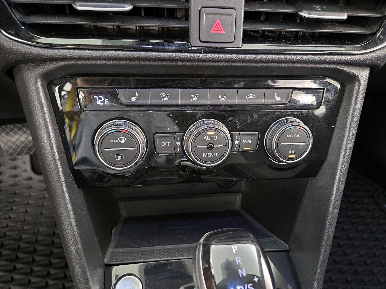 2024 Volkswagen Taos SE - Photo 17