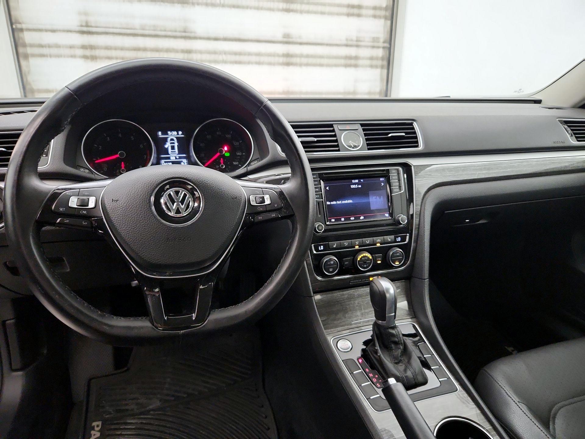 Thumbnail: 2017 Volkswagen Passat - 9