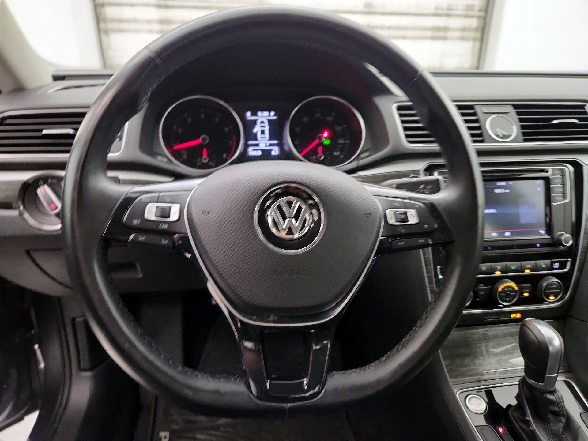 Thumbnail: 2017 Volkswagen Passat - 10