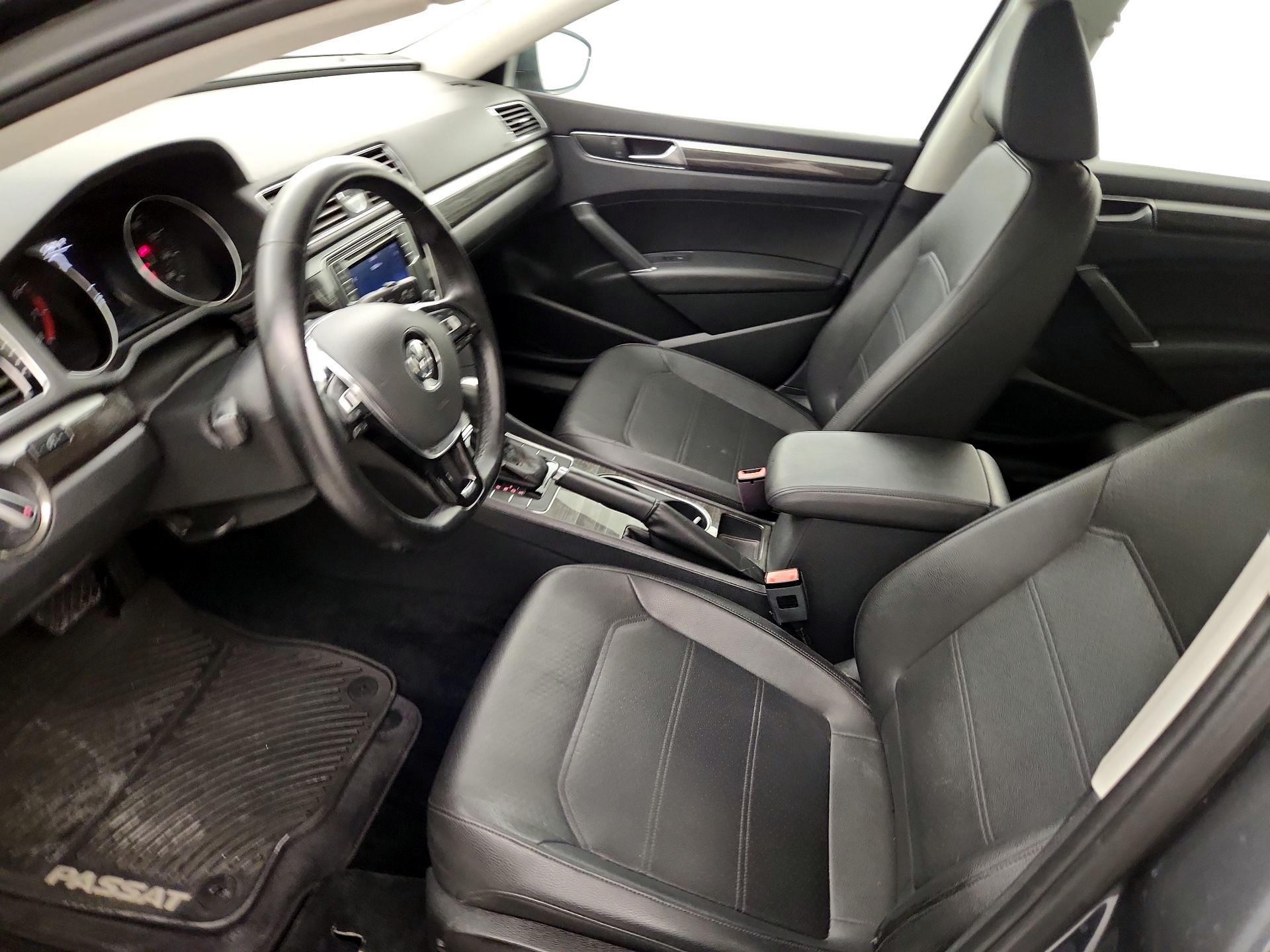 Thumbnail: 2017 Volkswagen Passat - 11
