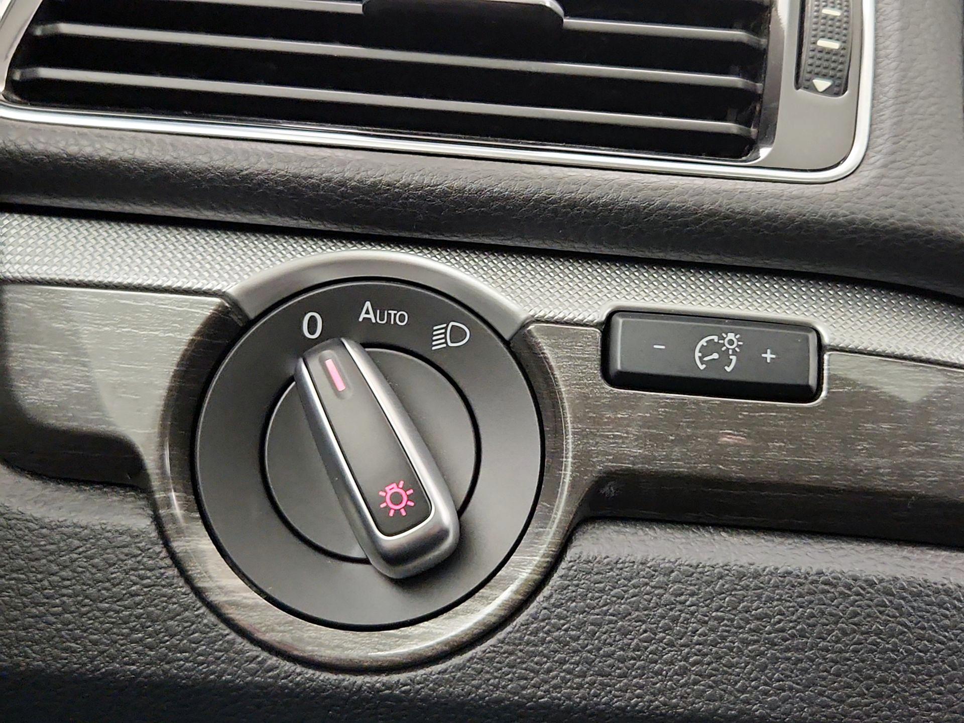 Thumbnail: 2017 Volkswagen Passat - 13