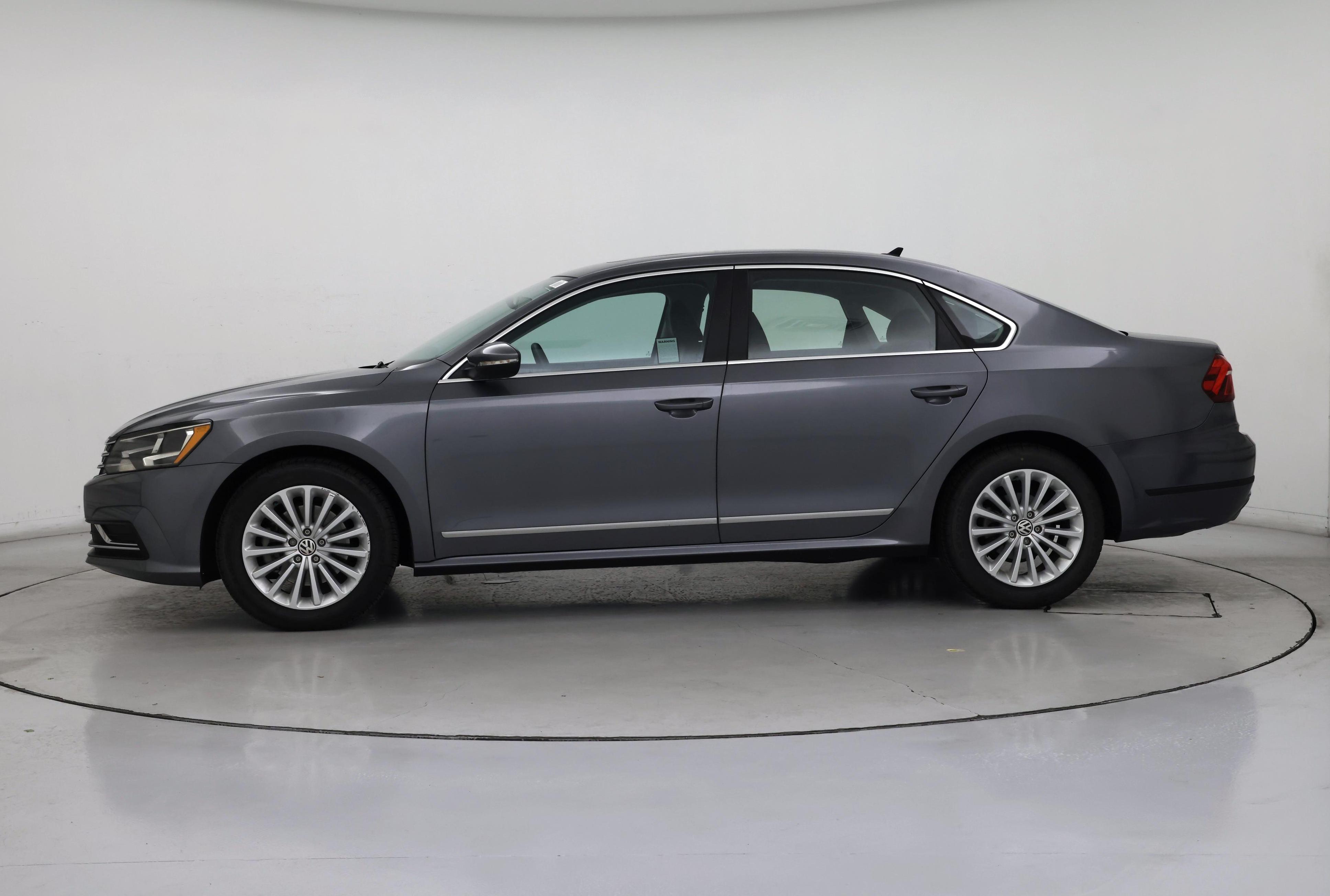 Thumbnail: 2017 Volkswagen Passat - 3