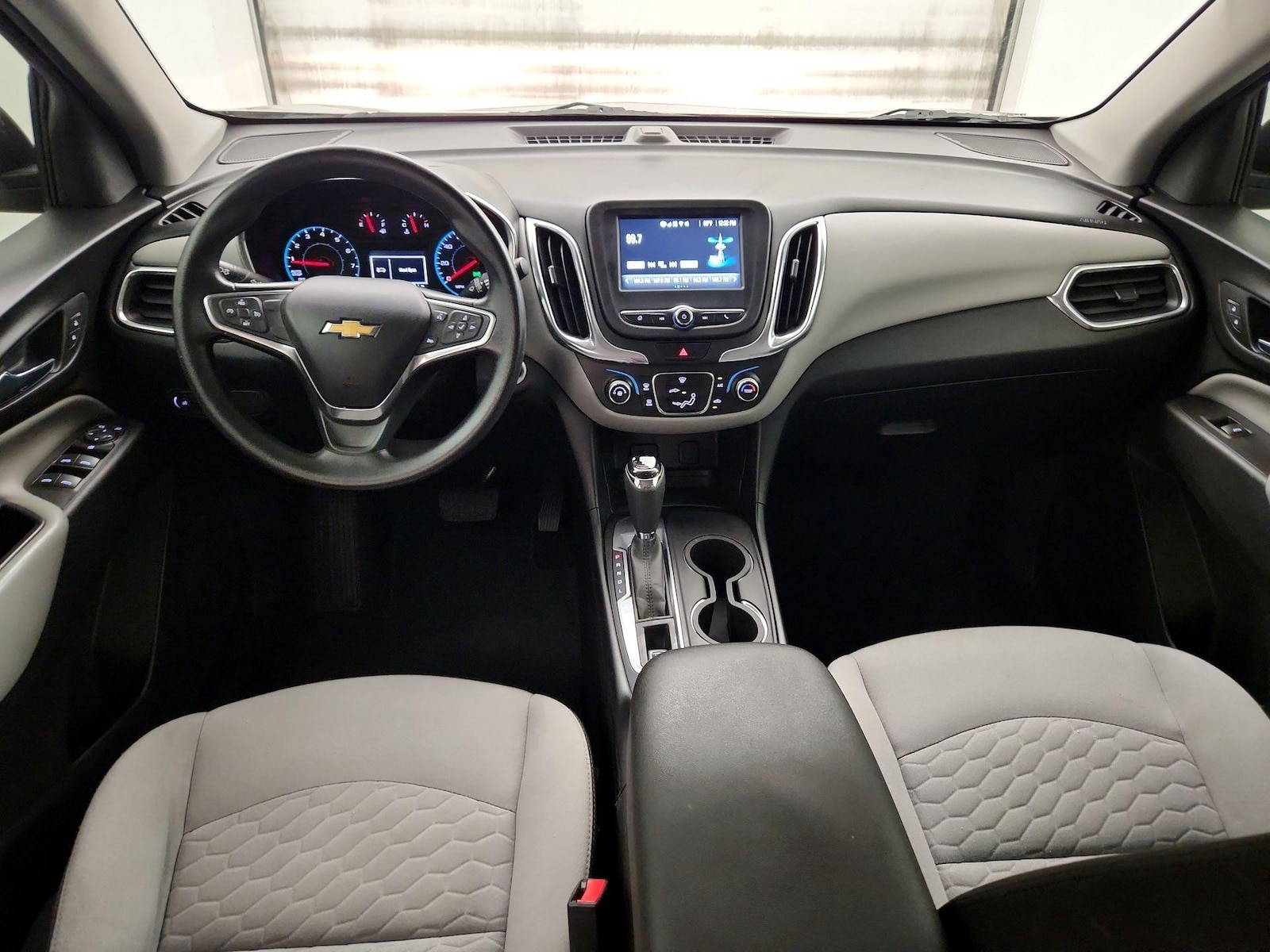 2018 Chevrolet Equinox LS - Photo 10