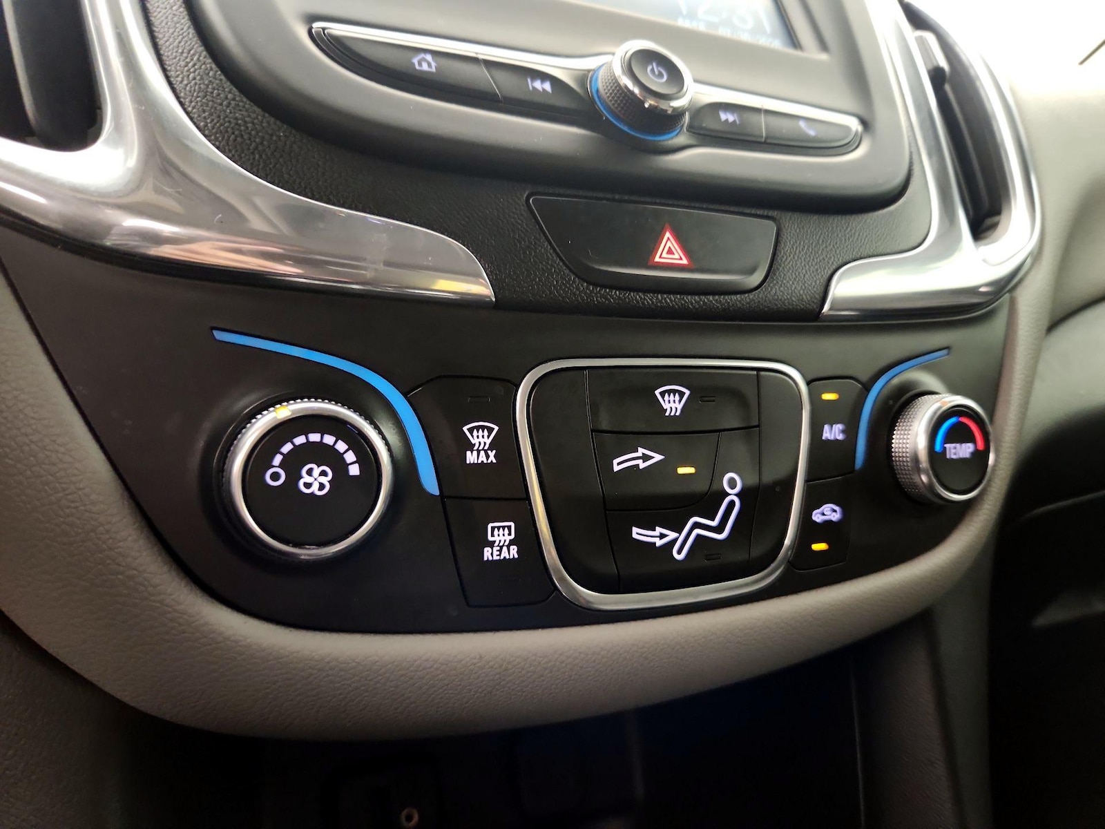 2018 Chevrolet Equinox LS - Photo 17