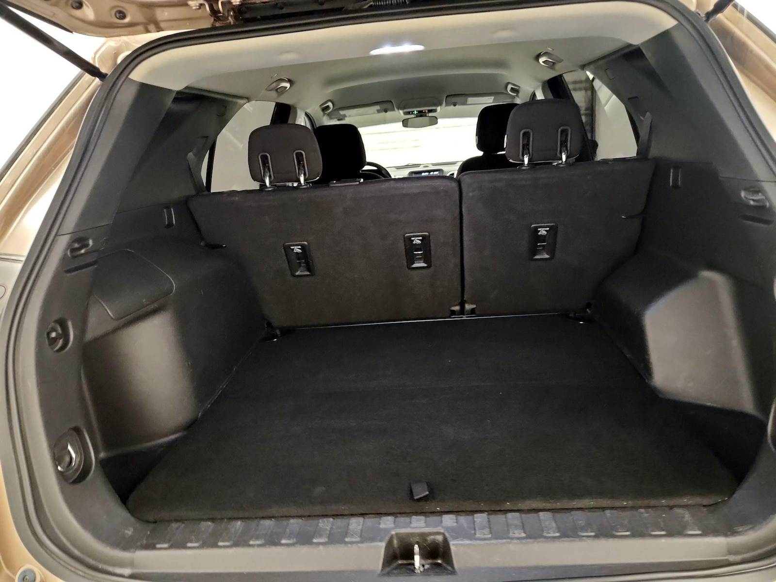 2018 Chevrolet Equinox LS - Photo 21