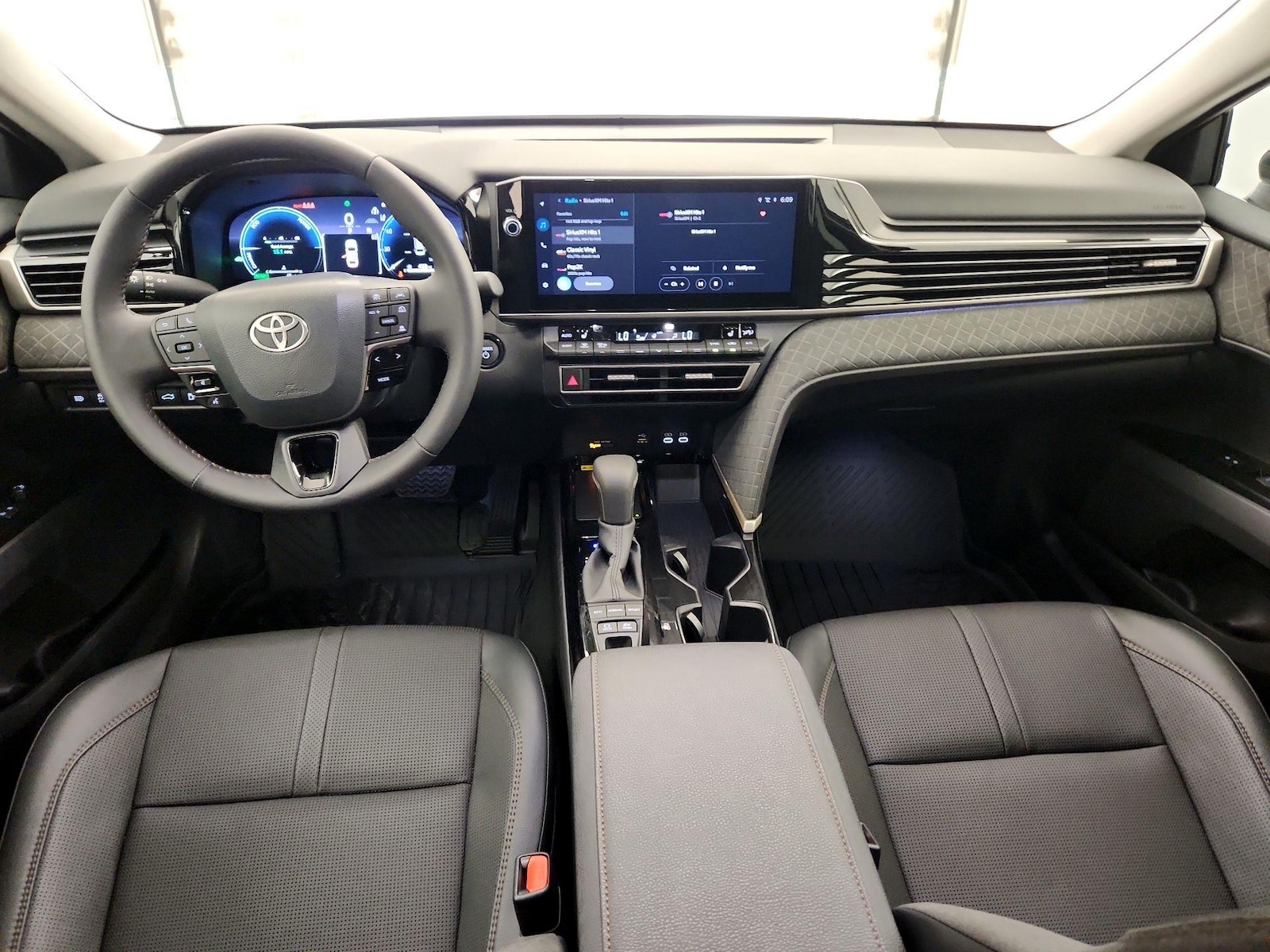 2026 Toyota Camry XLE - Photo 10