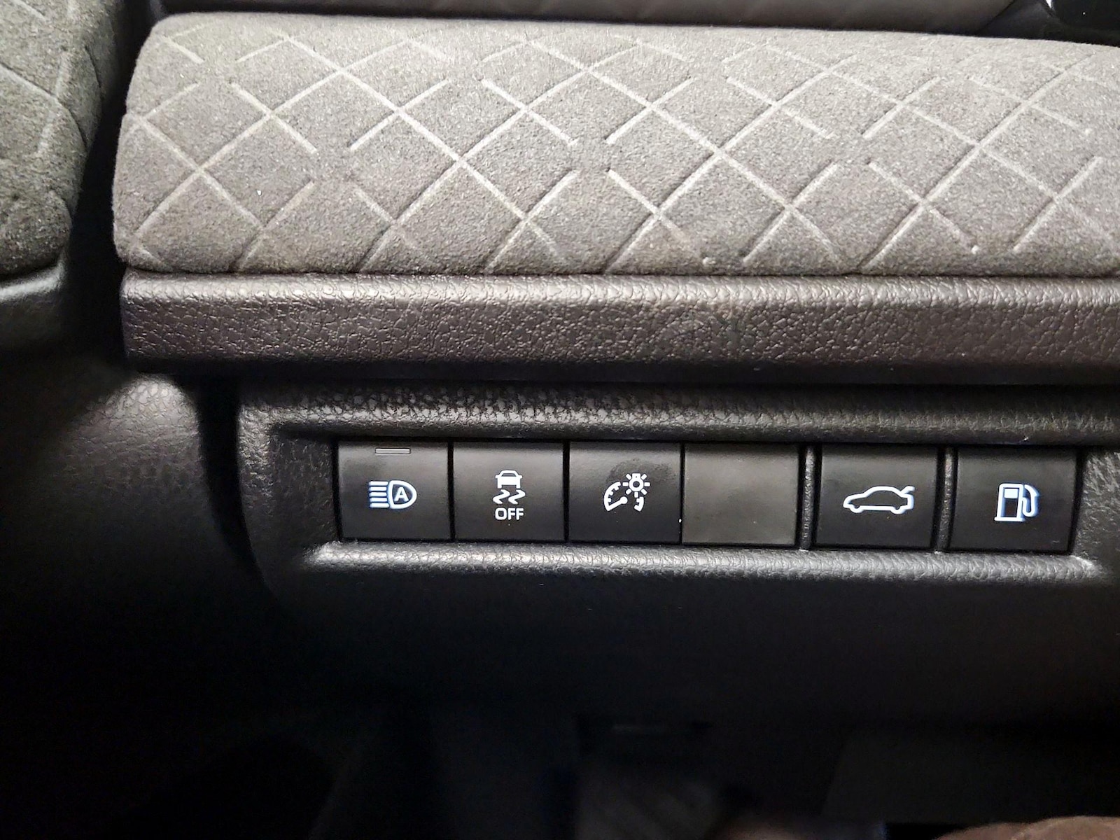 2026 Toyota Camry XLE - Photo 14