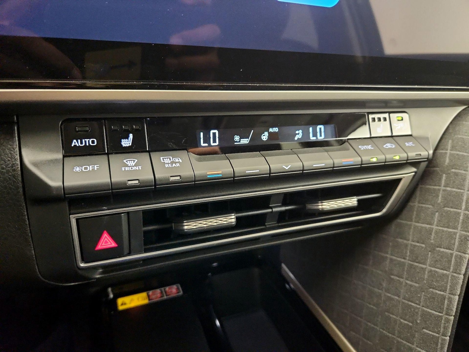 2026 Toyota Camry XLE - Photo 17