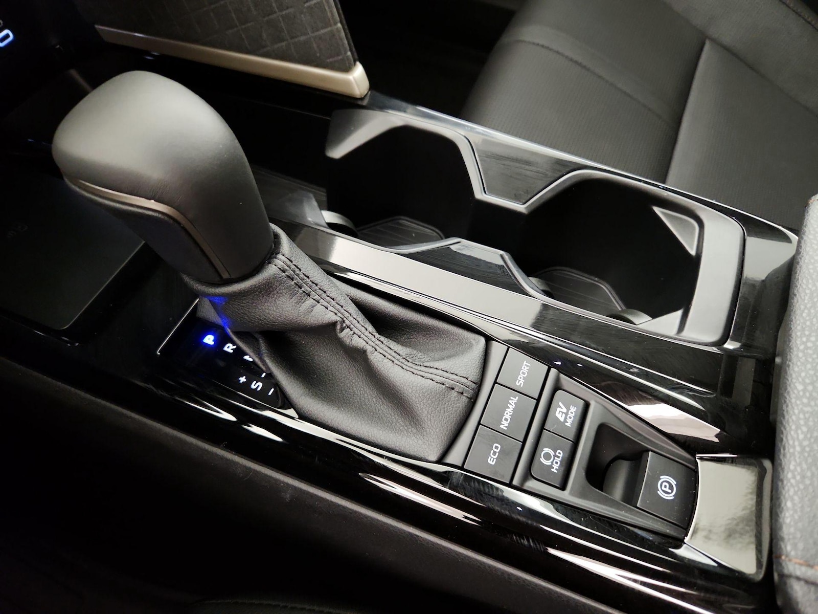 2026 Toyota Camry XLE - Photo 18