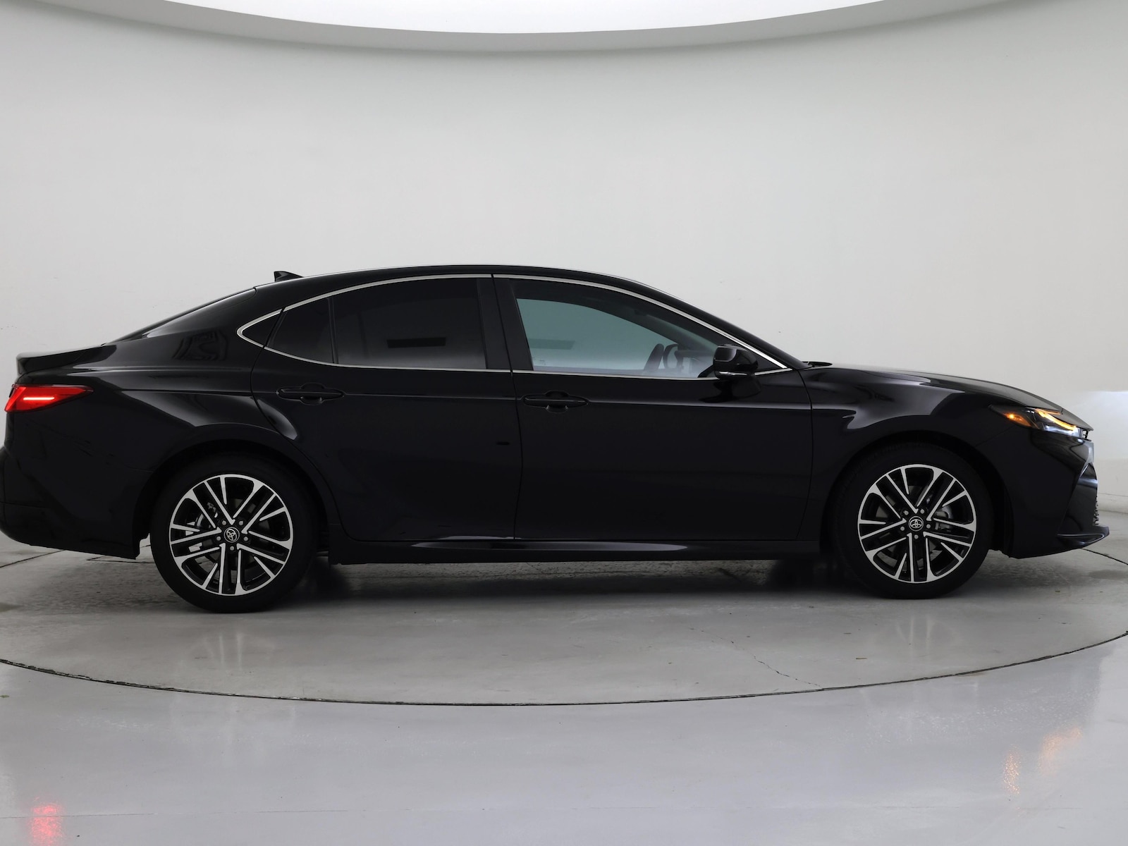 2026 Toyota Camry XLE - Photo 8
