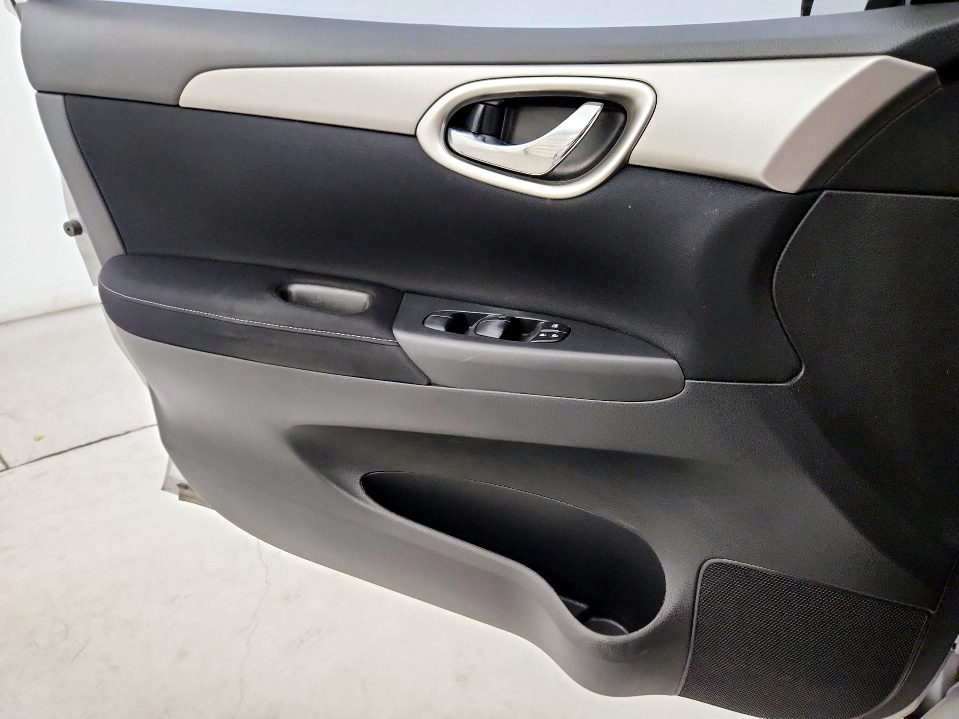 Thumbnail: 2014 Nissan Sentra - 12