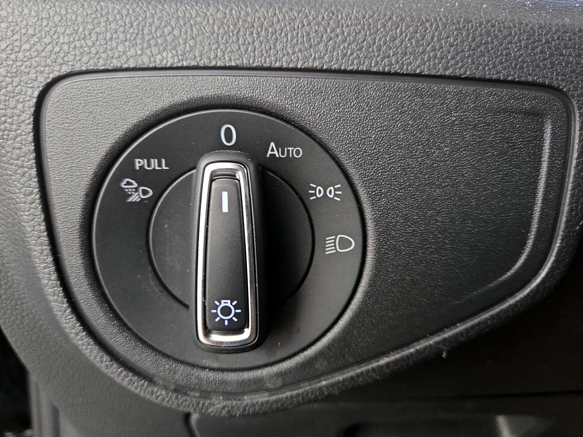 Thumbnail: 2021 Volkswagen Atlas - 13