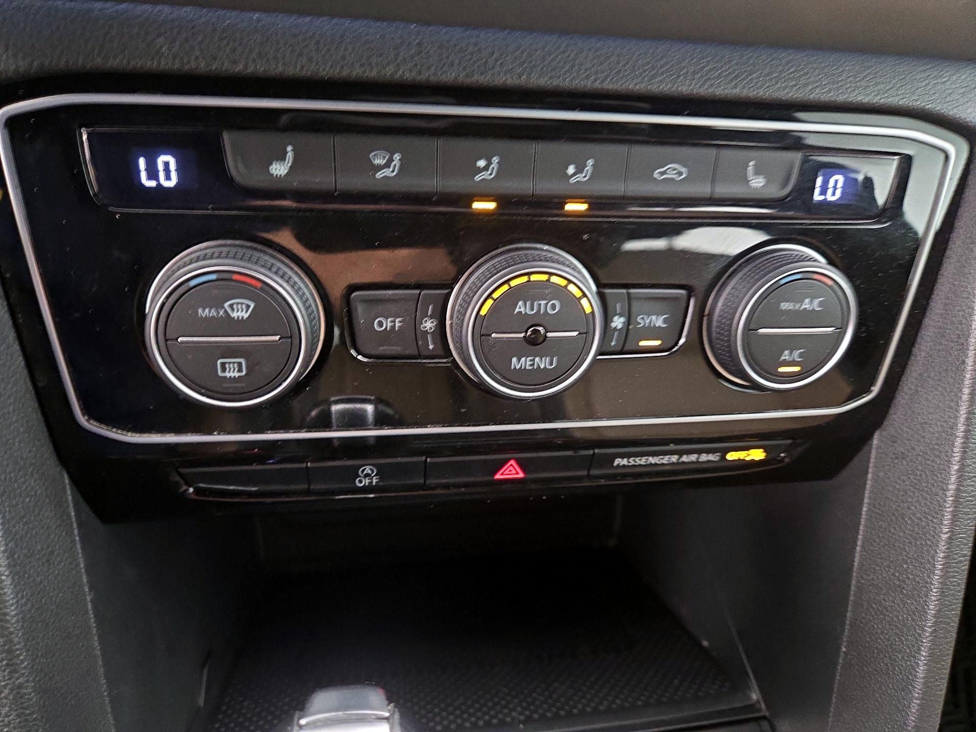 Thumbnail: 2021 Volkswagen Atlas - 17