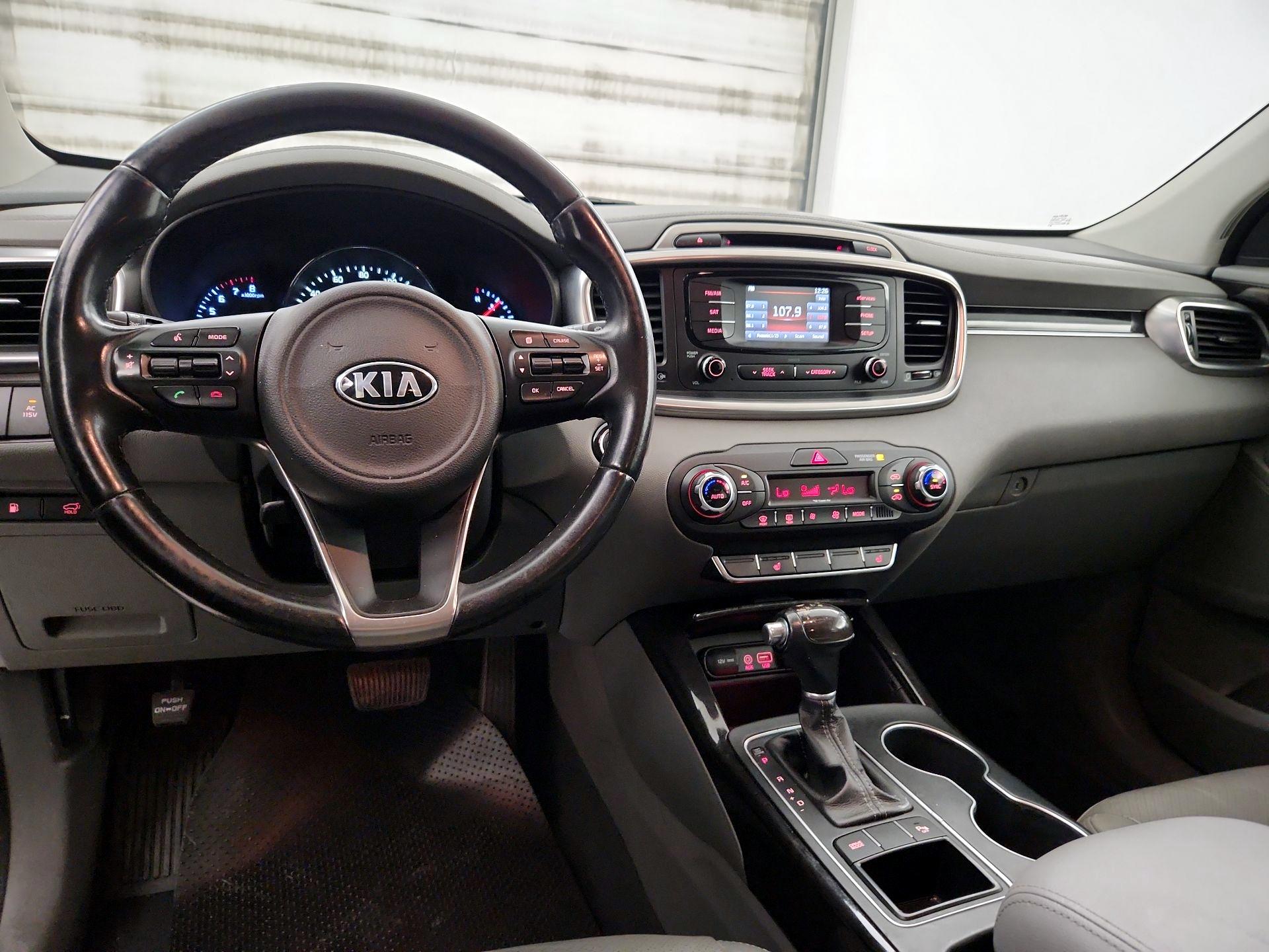 Thumbnail: 2016 Kia Sorento - 9