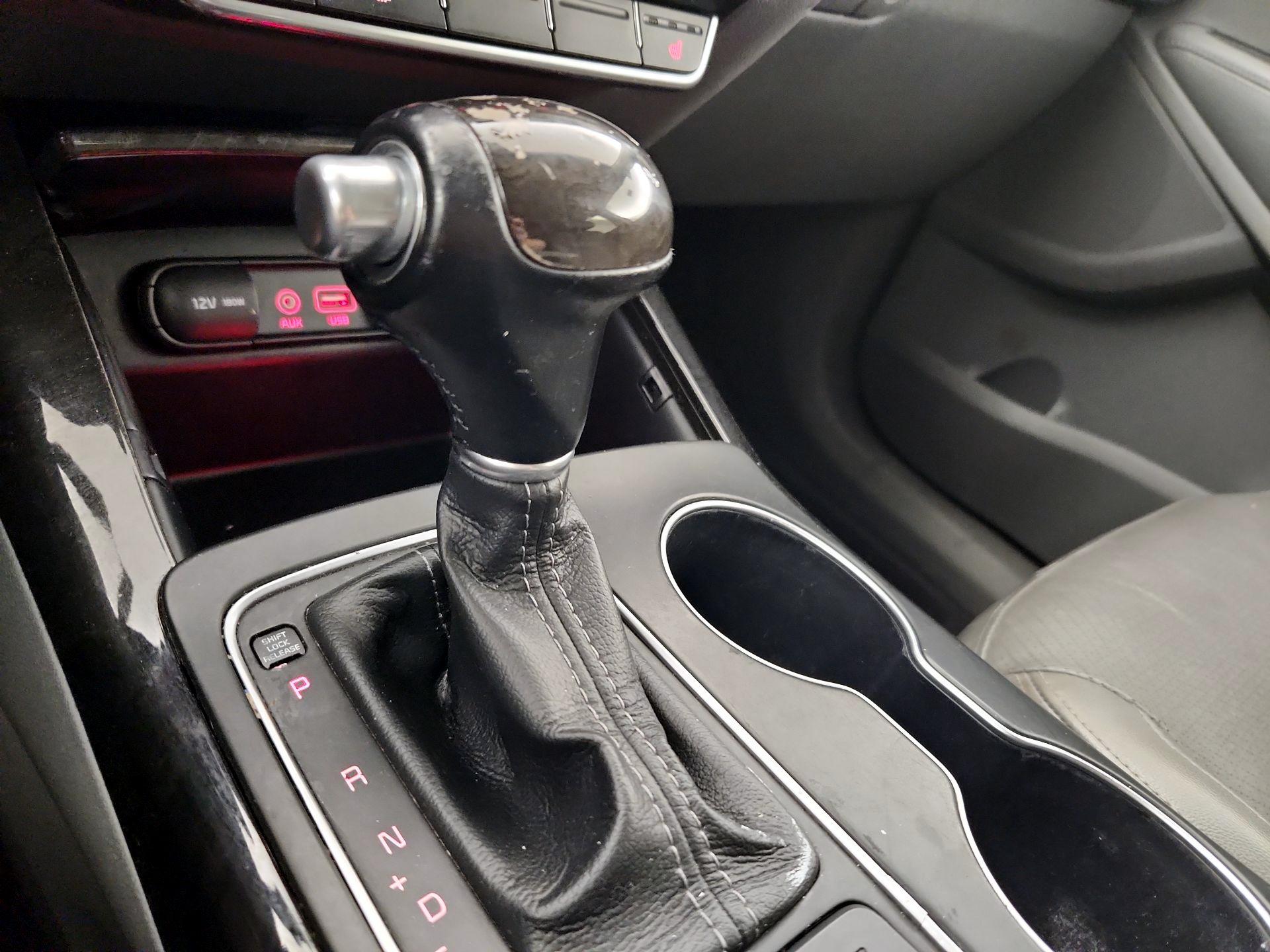 Thumbnail: 2016 Kia Sorento - 17