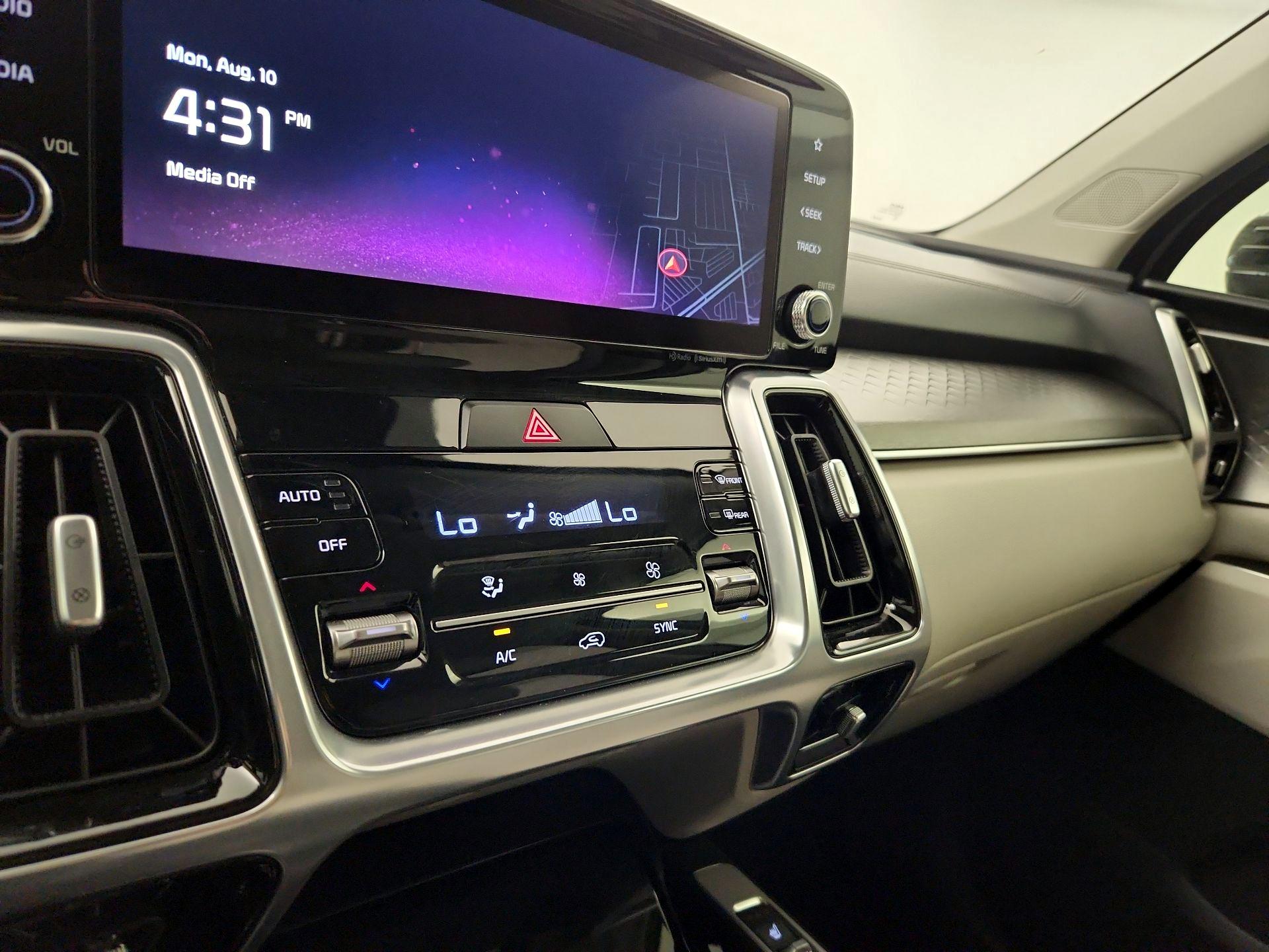 Thumbnail: 2023 Kia Sorento - 17