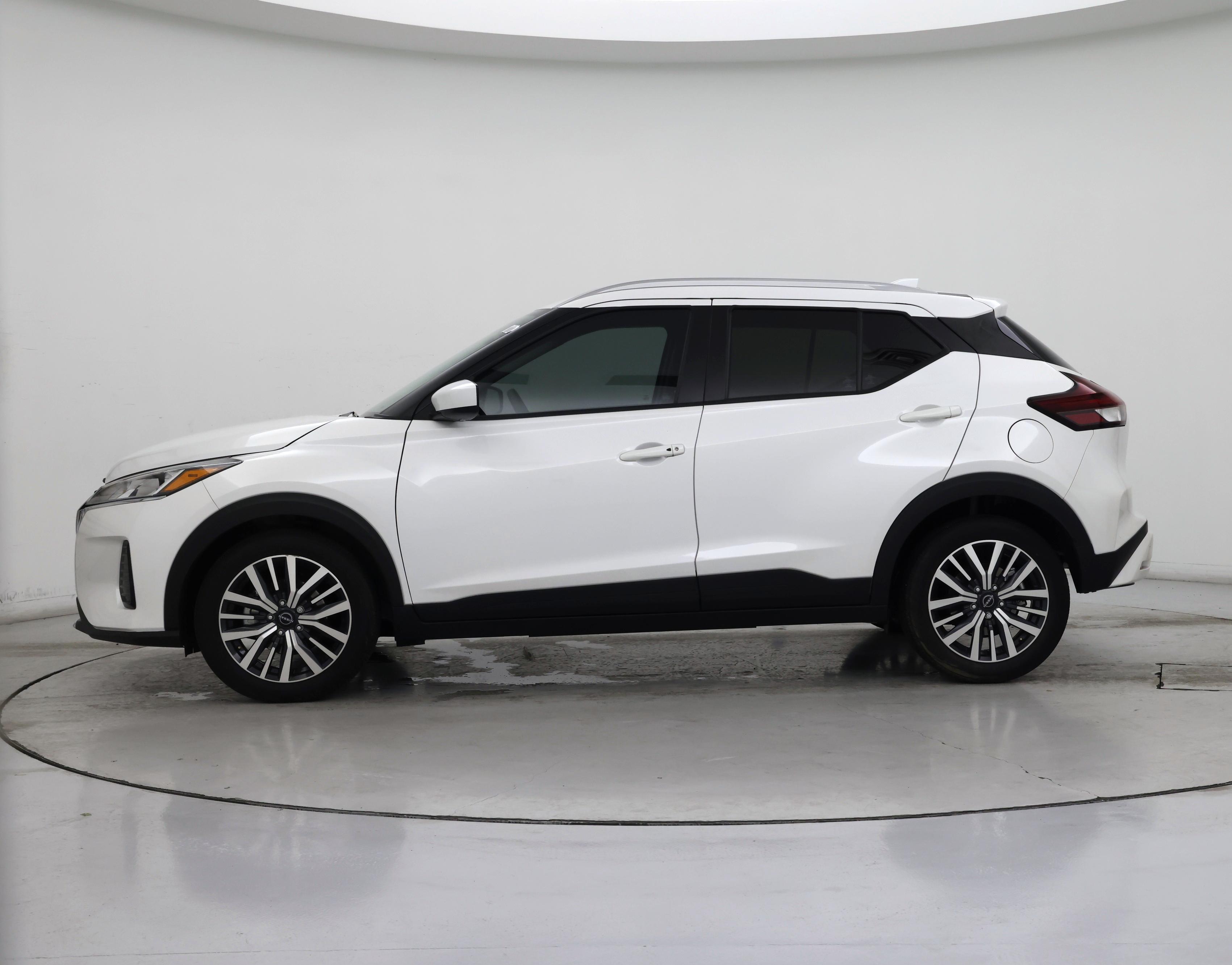 Thumbnail: 2023 Nissan Kicks - 3