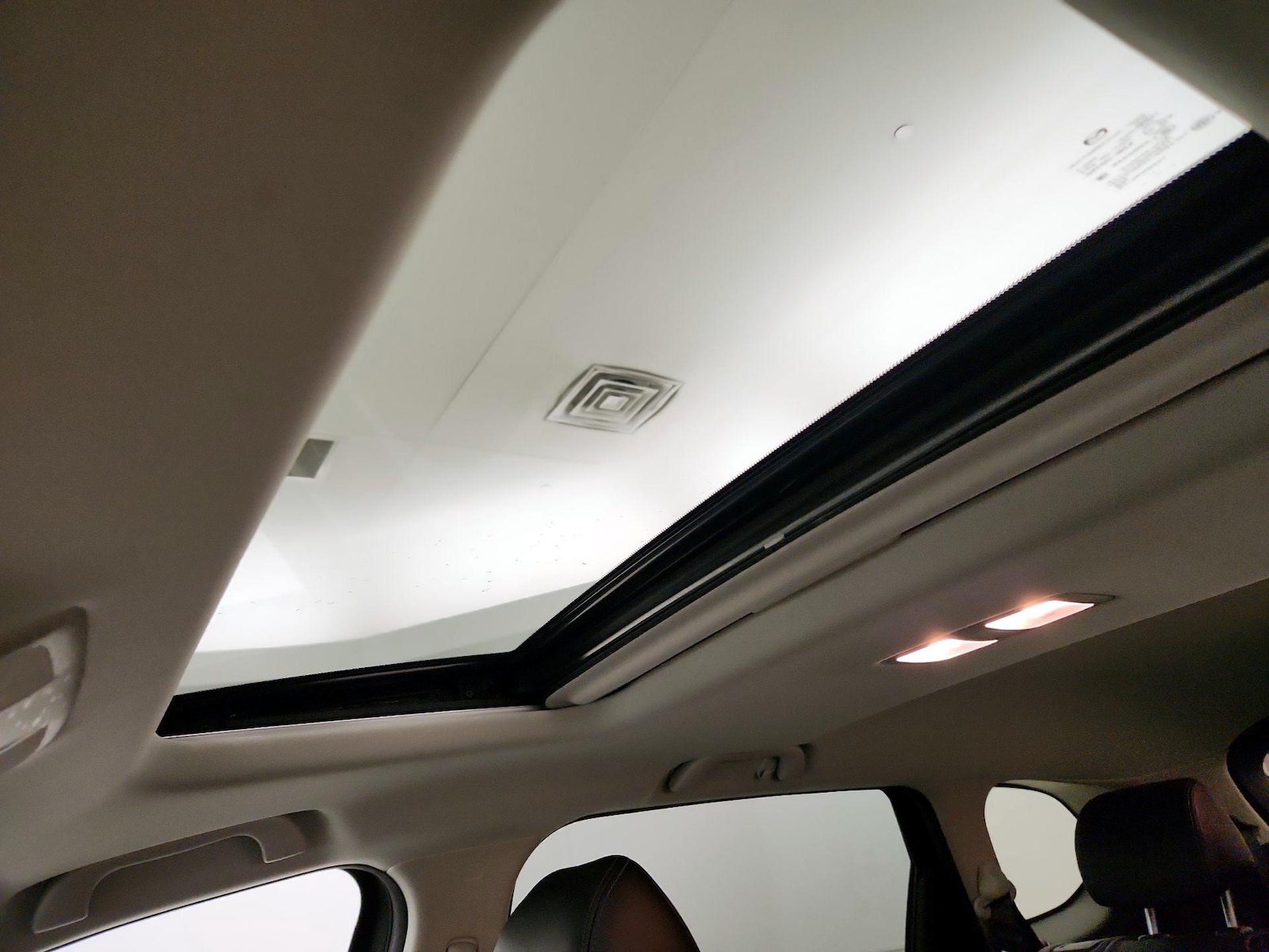 Sunroof(s) & Overhead Airbags