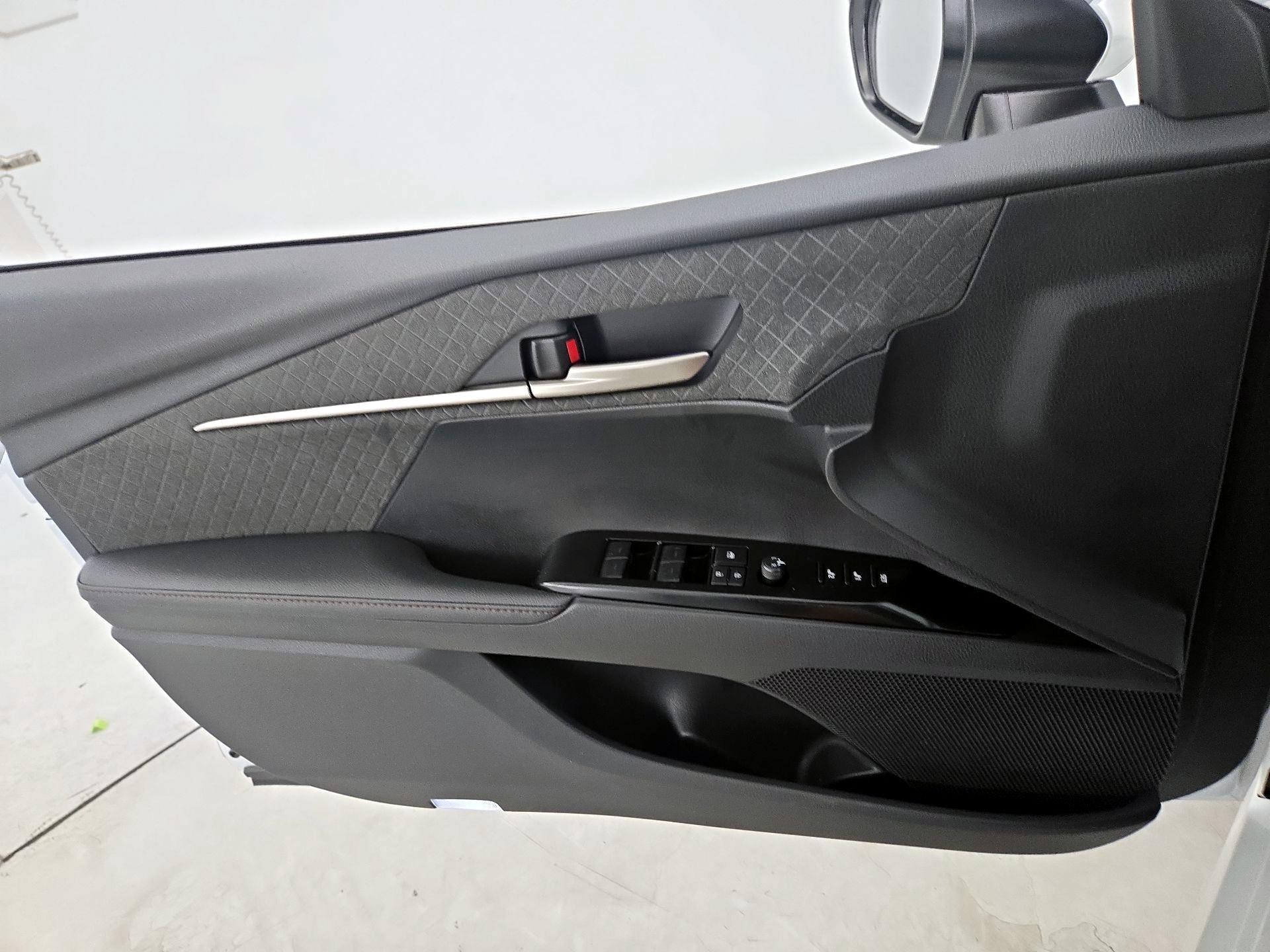Thumbnail: 2025 Toyota Camry - 12