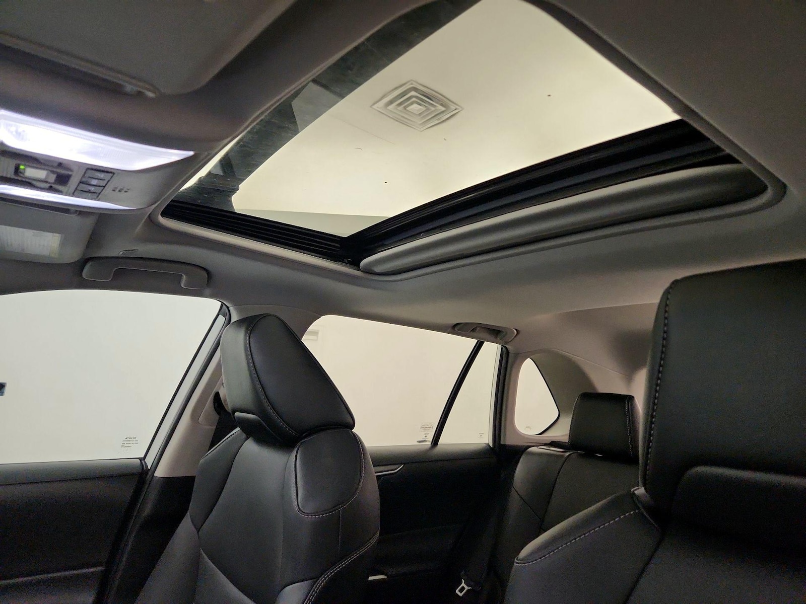 Sunroof(s) & Overhead Airbags